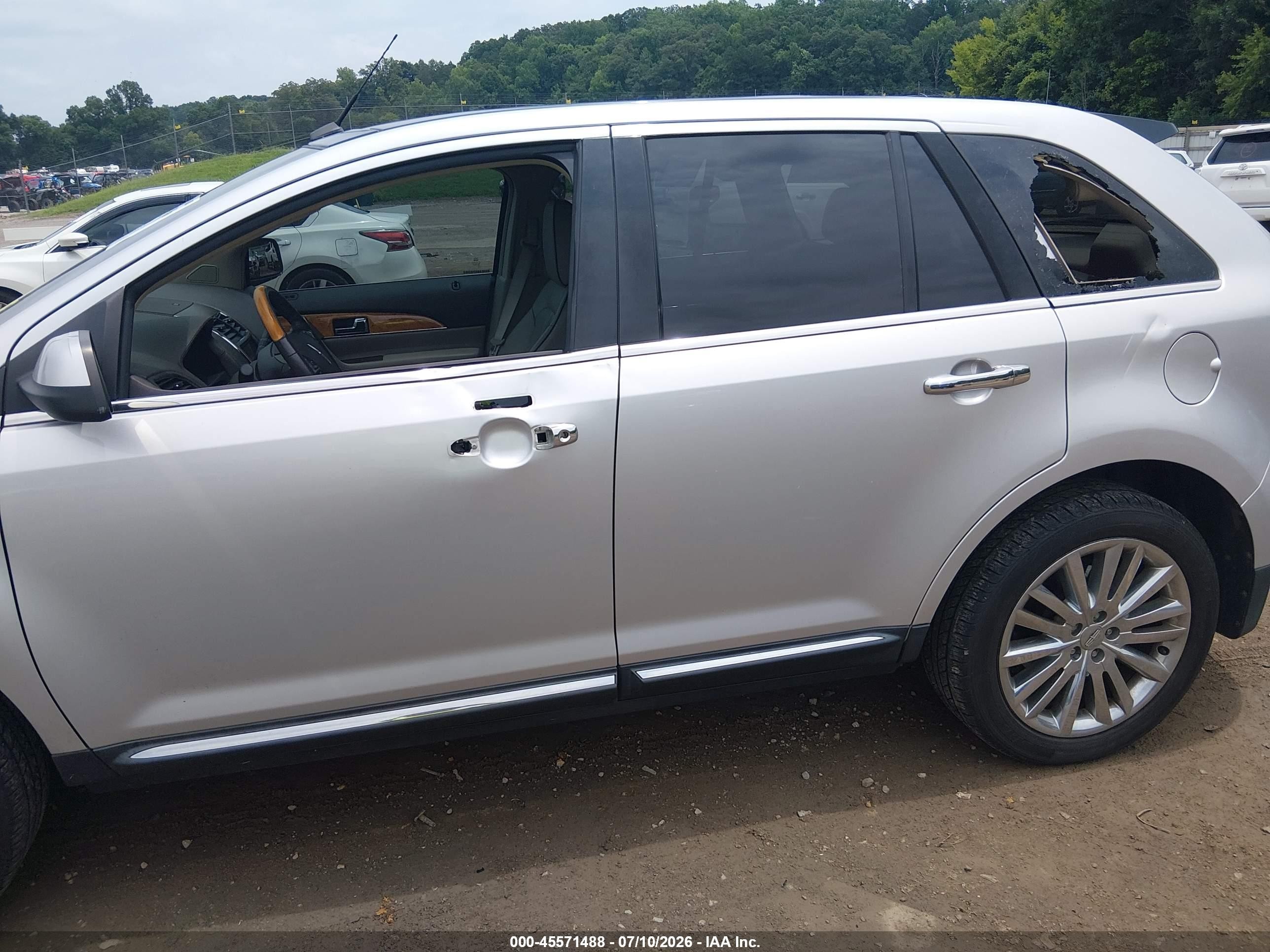 2011 Lincoln Mkx   Silver vin: 2LMDJ8JK2BBJ28173