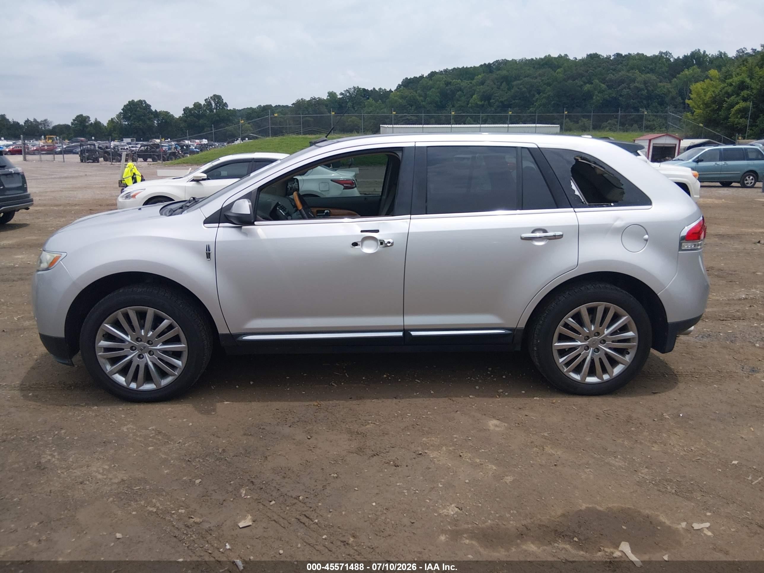 2011 Lincoln Mkx   Silver vin: 2LMDJ8JK2BBJ28173