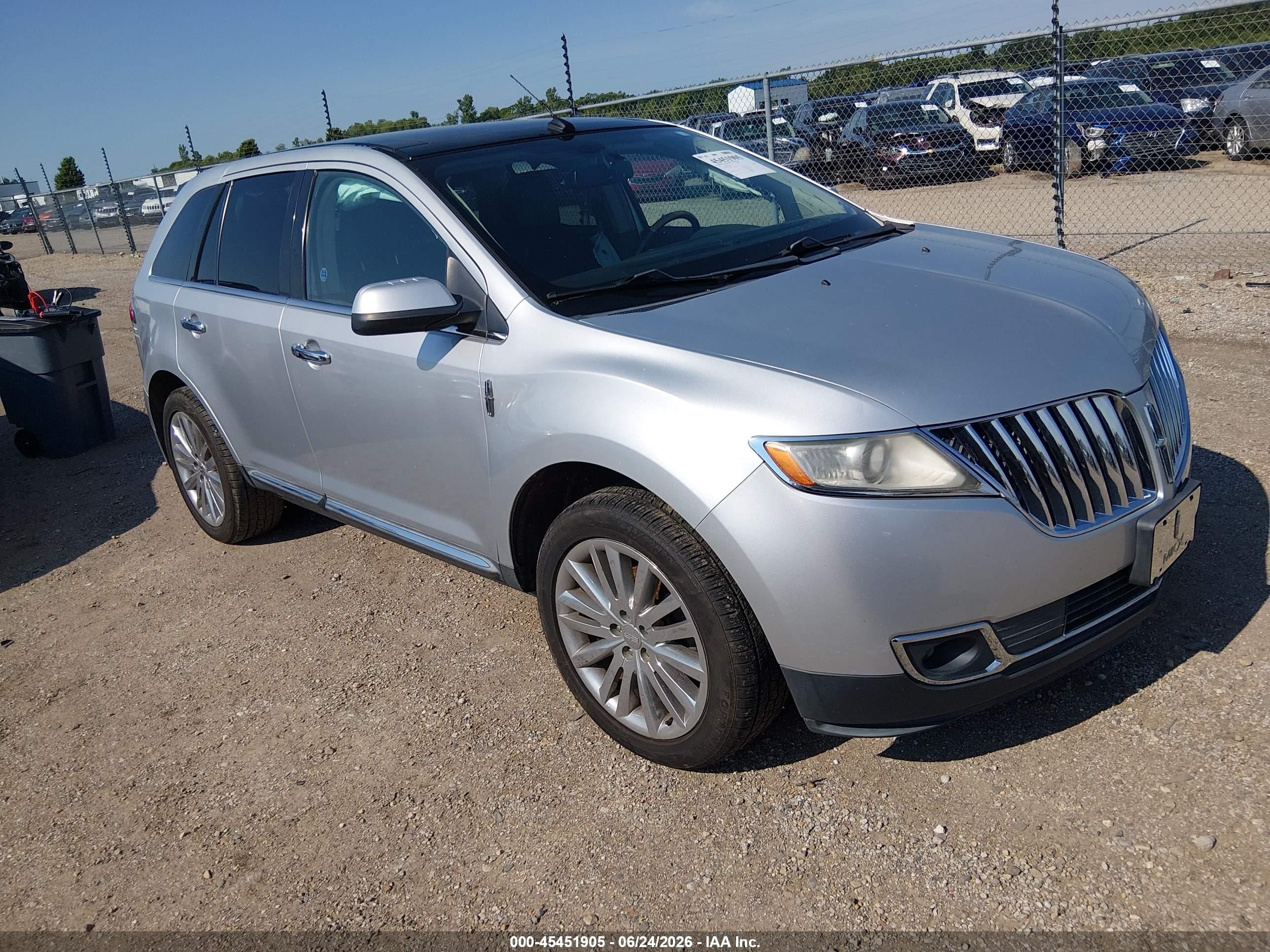 2011 Lincoln Mkx   Silver vin: 2LMDJ8JK3BBJ28831