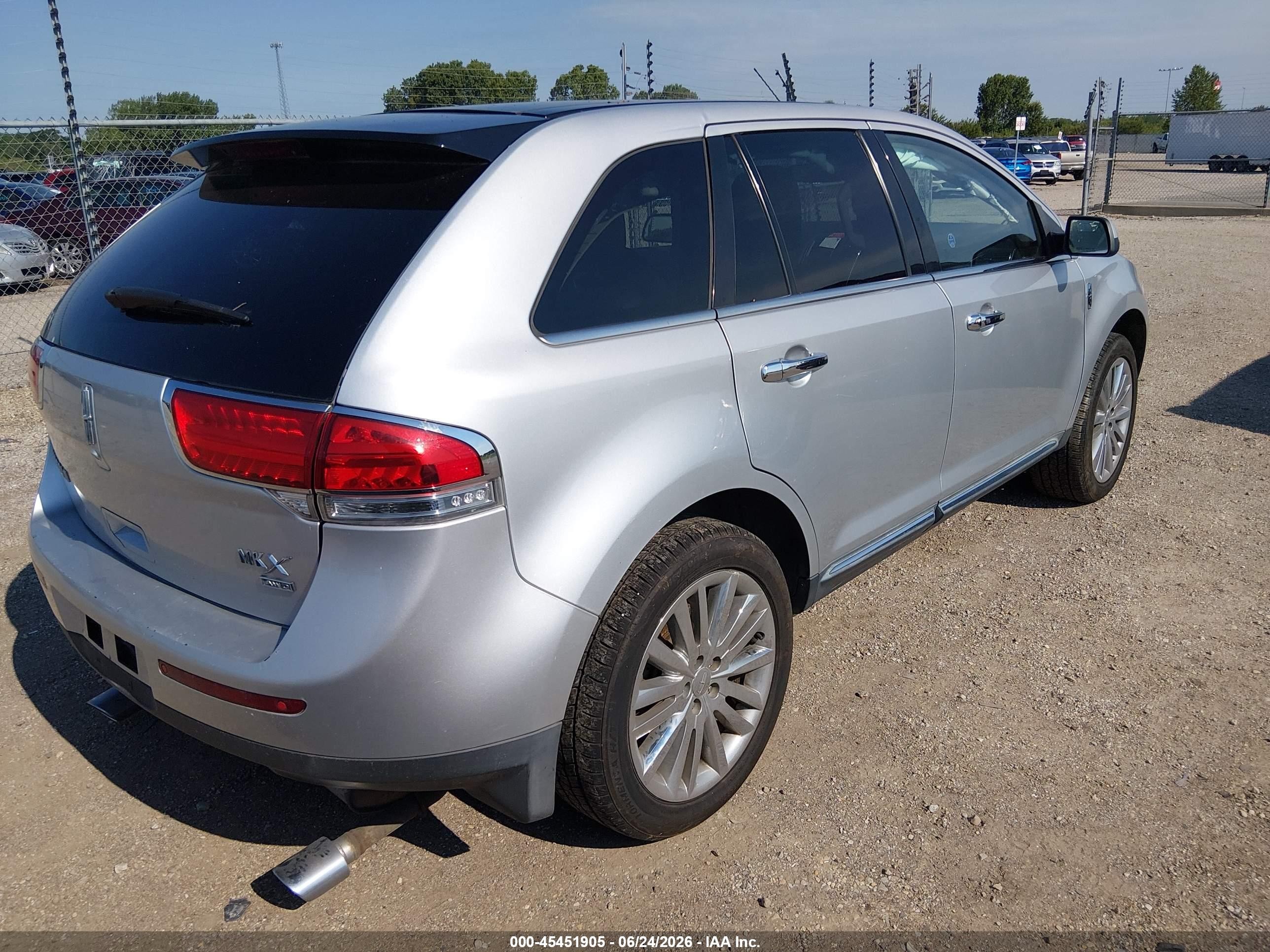 2011 Lincoln Mkx   Silver vin: 2LMDJ8JK3BBJ28831