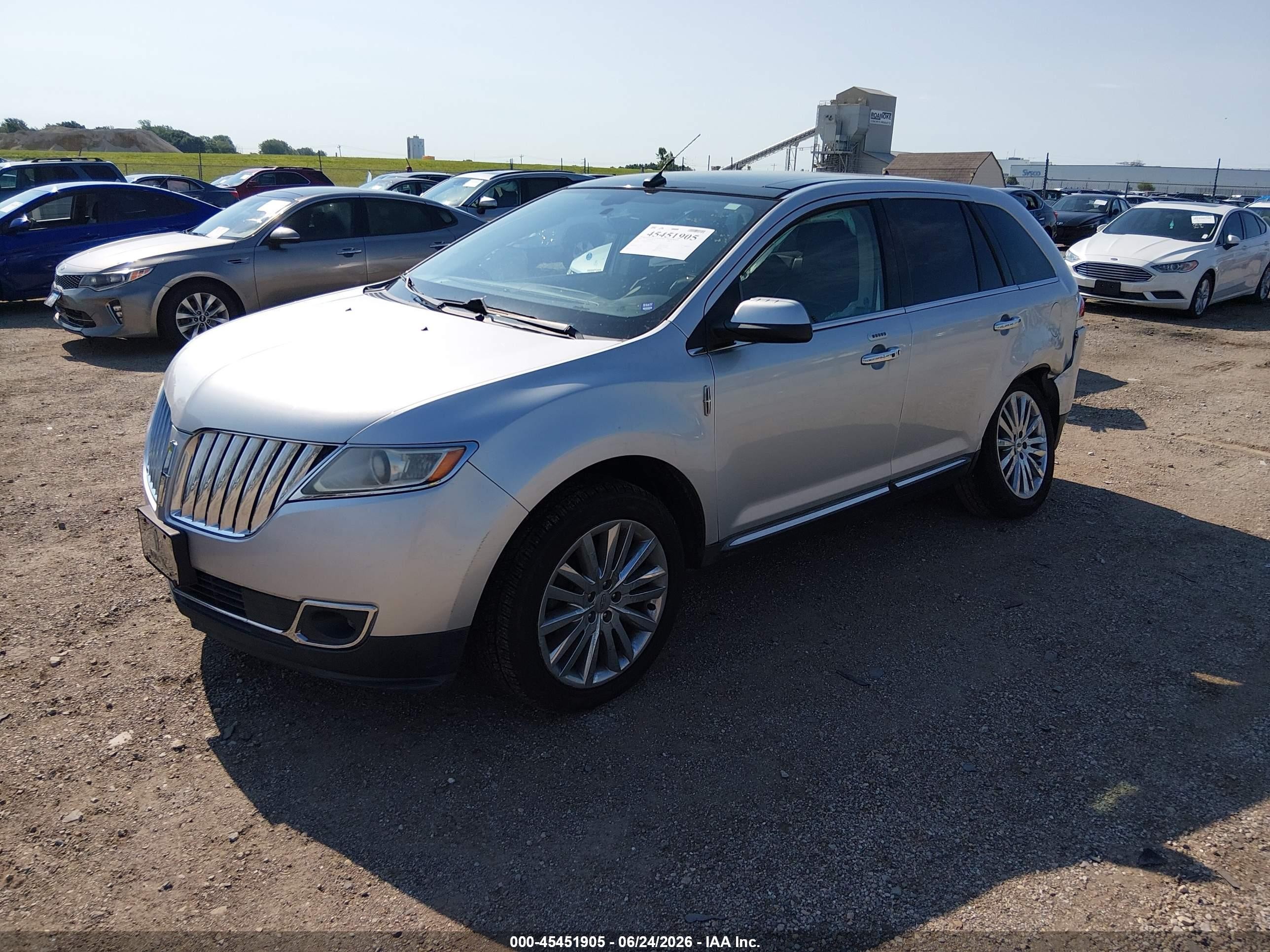 2011 Lincoln Mkx   Silver vin: 2LMDJ8JK3BBJ28831