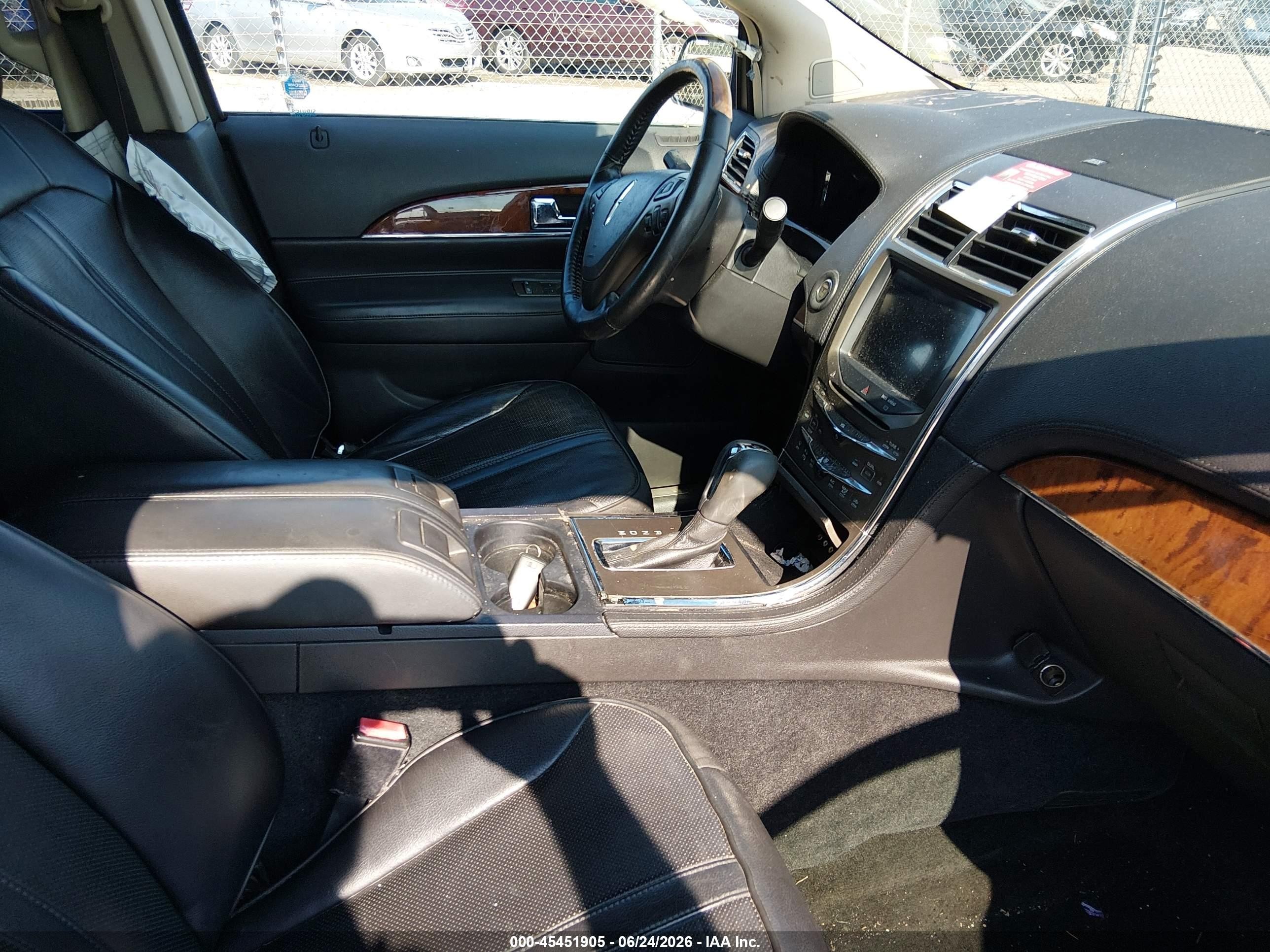 2011 Lincoln Mkx   Silver vin: 2LMDJ8JK3BBJ28831