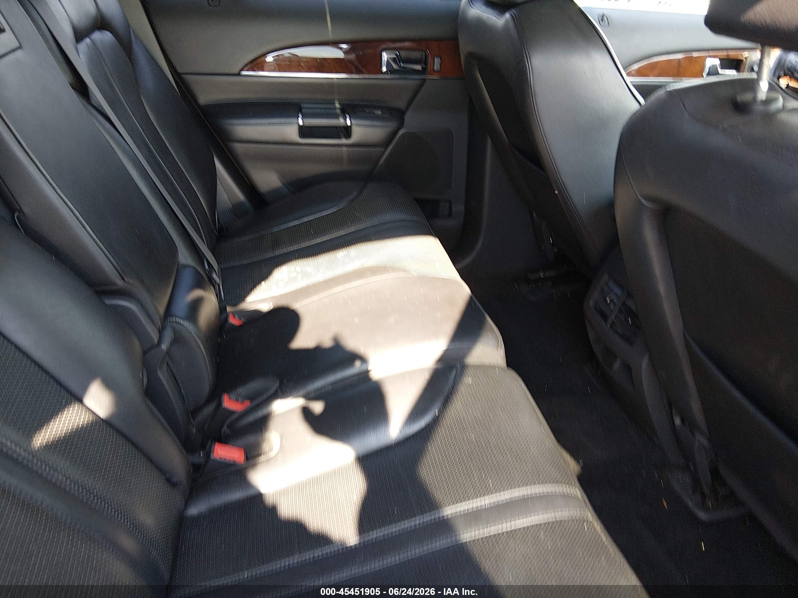 2011 Lincoln Mkx   Silver vin: 2LMDJ8JK3BBJ28831