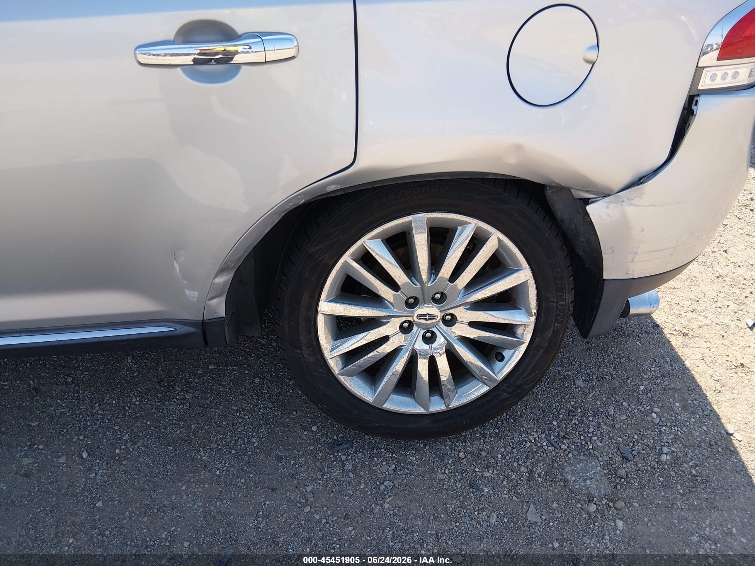 2011 Lincoln Mkx   Silver vin: 2LMDJ8JK3BBJ28831