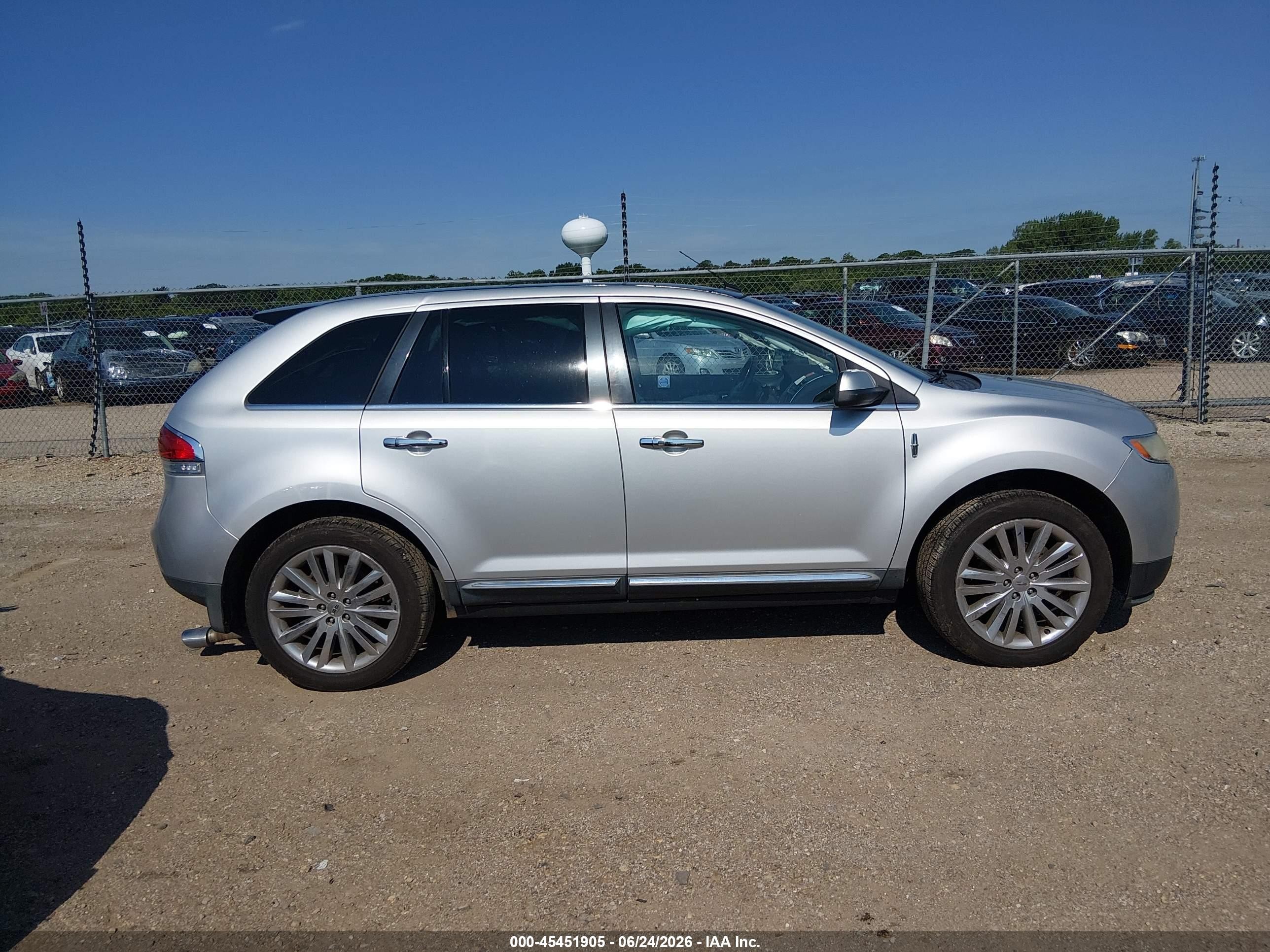 2011 Lincoln Mkx   Silver vin: 2LMDJ8JK3BBJ28831