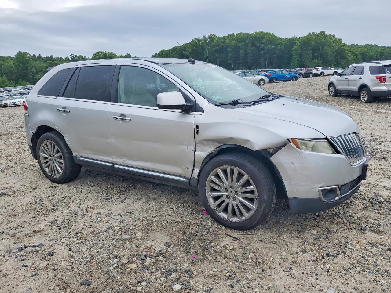 2011 Lincoln Mkx Silver vin: 2LMDJ8JK4BBJ09768