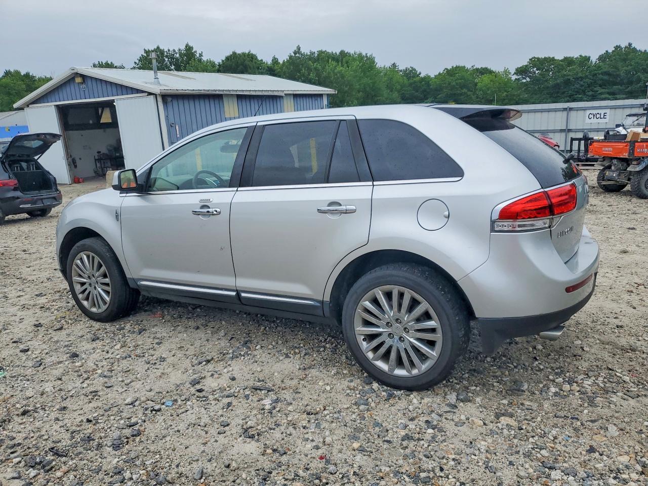 2011 Lincoln Mkx Silver vin: 2LMDJ8JK4BBJ09768
