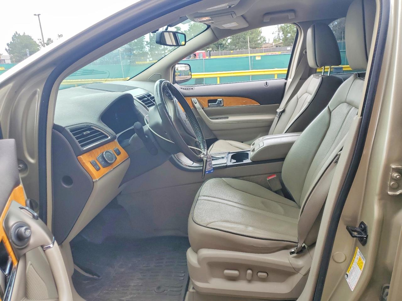2011 Lincoln Mkx Beige vin: 2LMDJ8JK4BBJ14453
