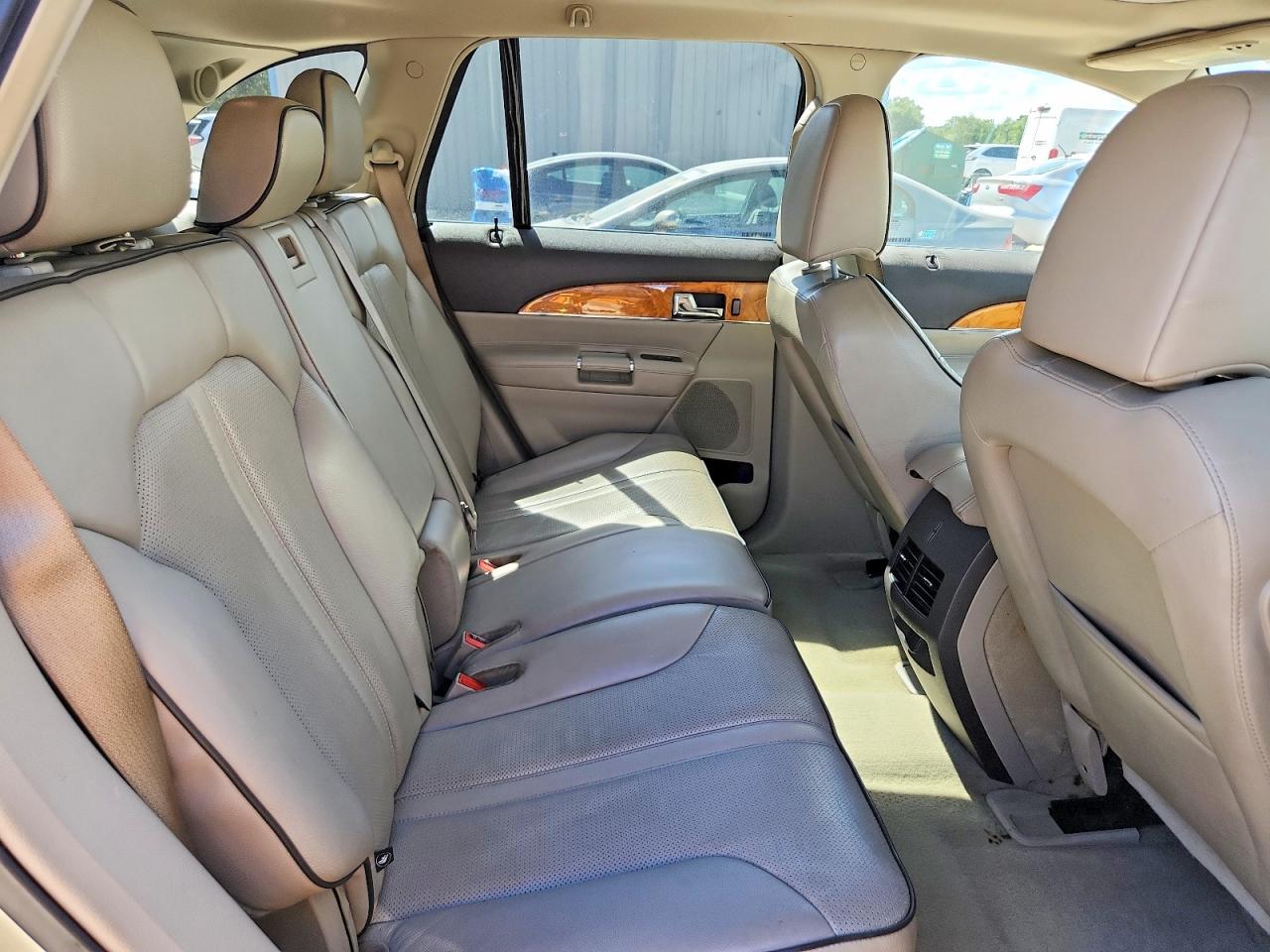 2011 Lincoln Mkx Gold vin: 2LMDJ8JK5BBJ30953