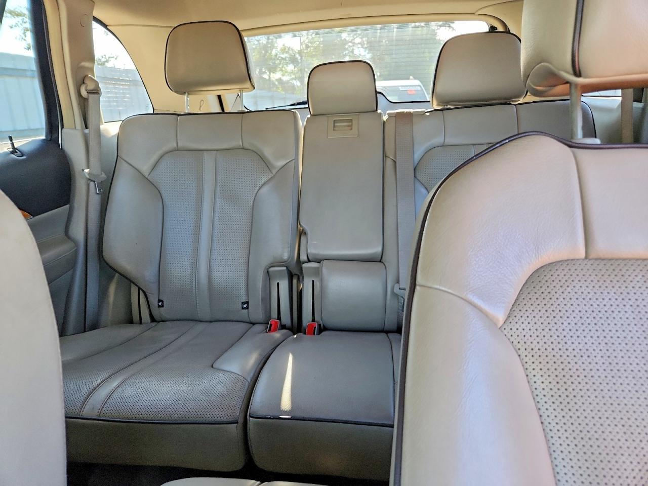 2011 Lincoln Mkx Silver vin: 2LMDJ8JK7BBJ07447