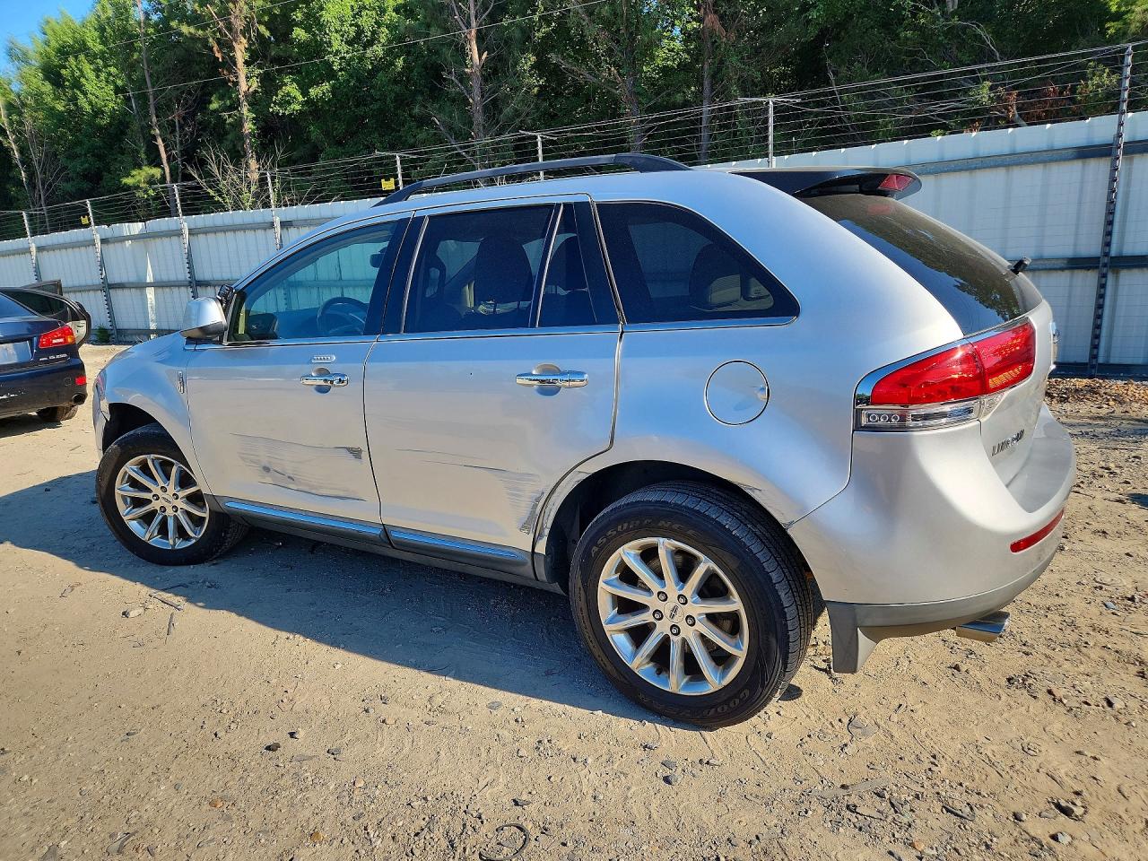 2011 Lincoln Mkx Silver vin: 2LMDJ8JK7BBJ07447