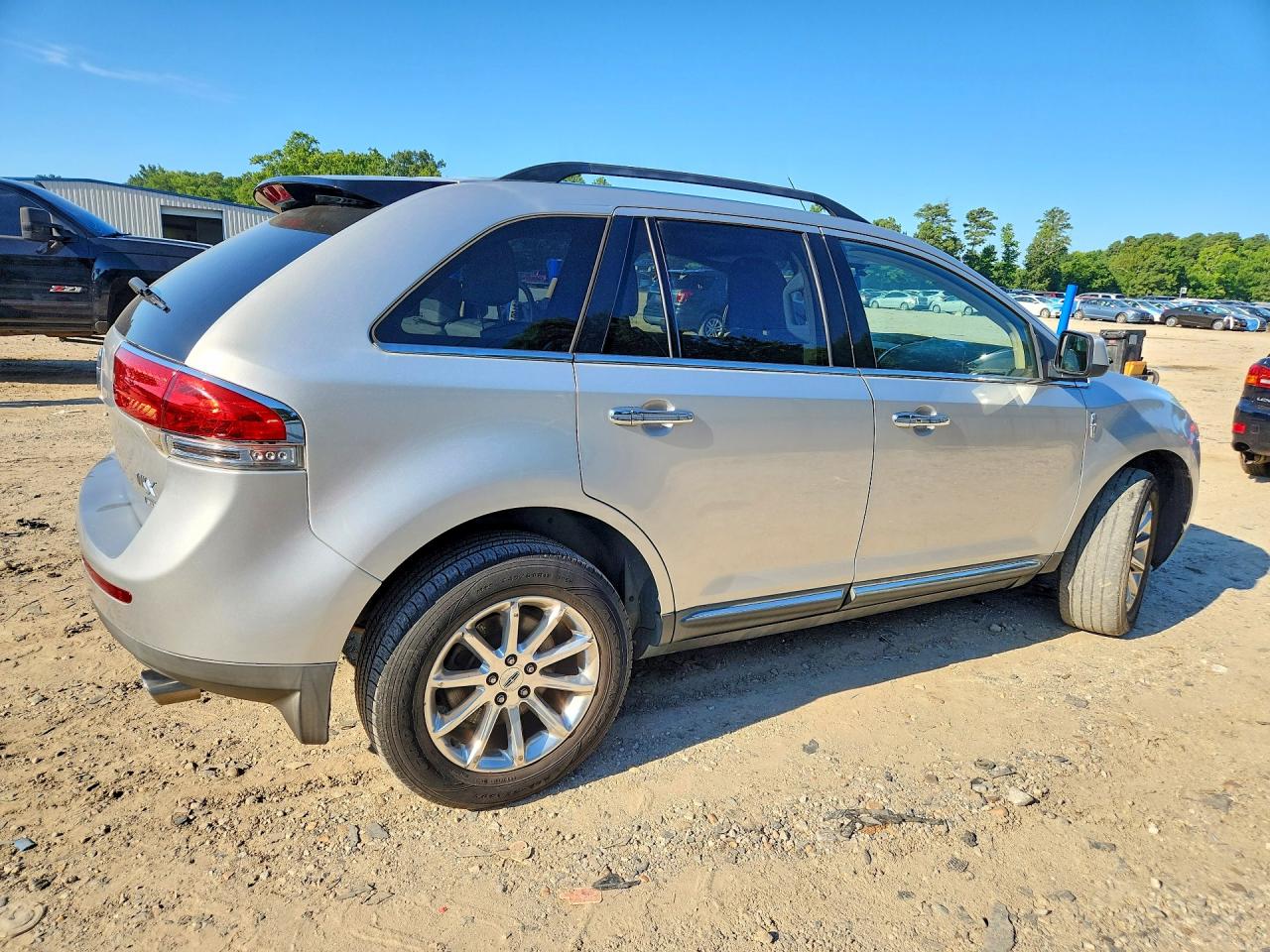 2011 Lincoln Mkx Silver vin: 2LMDJ8JK7BBJ07447