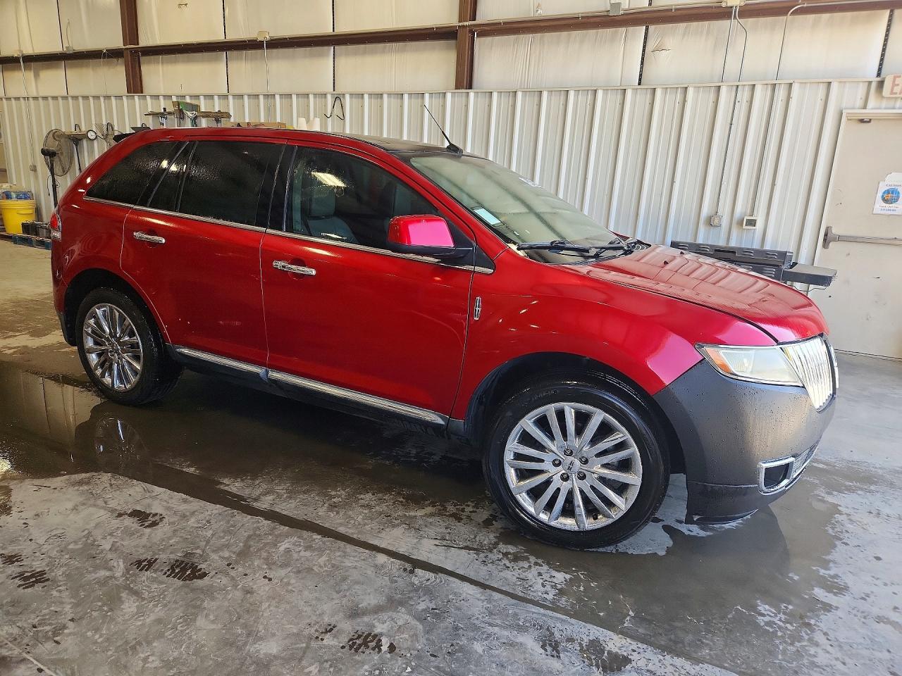 2011 Lincoln Mkx Red vin: 2LMDJ8JK8BBJ15315