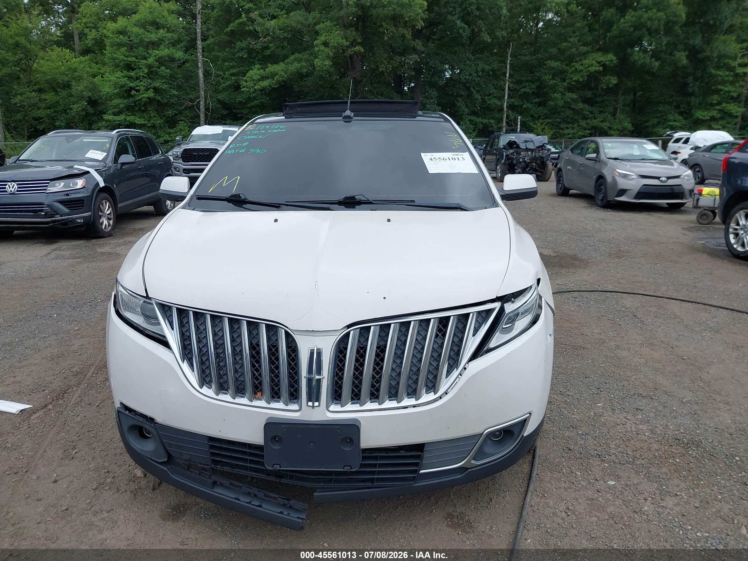 2011 Lincoln Mkx   White vin: 2LMDJ8JK8BBJ27223