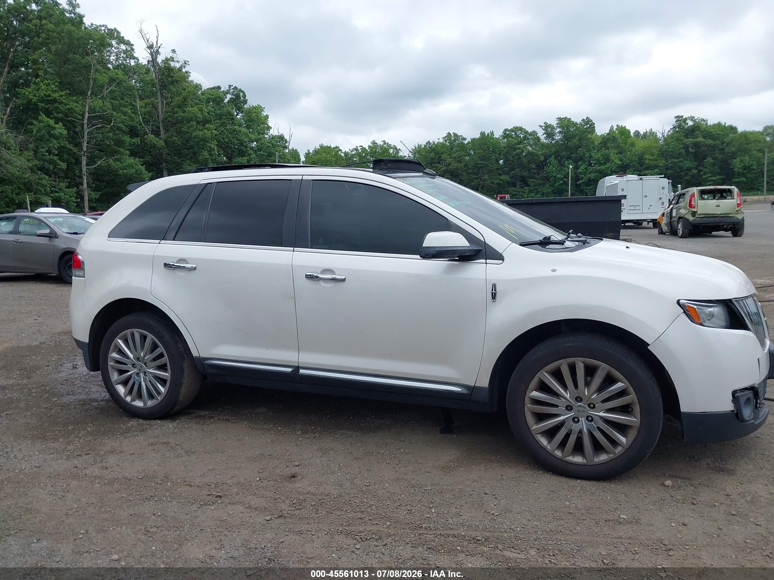 2011 Lincoln Mkx   White vin: 2LMDJ8JK8BBJ27223