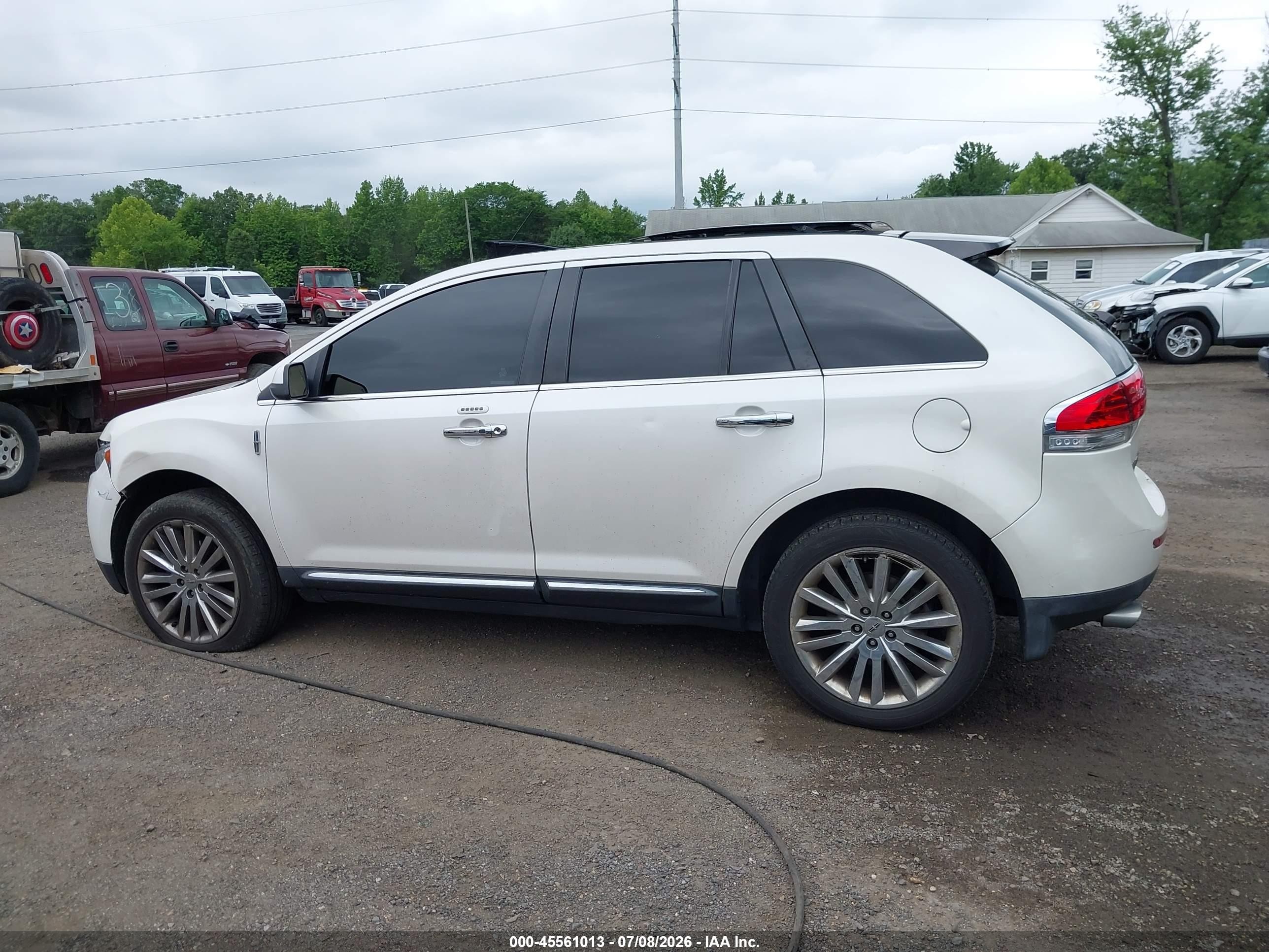 2011 Lincoln Mkx   White vin: 2LMDJ8JK8BBJ27223