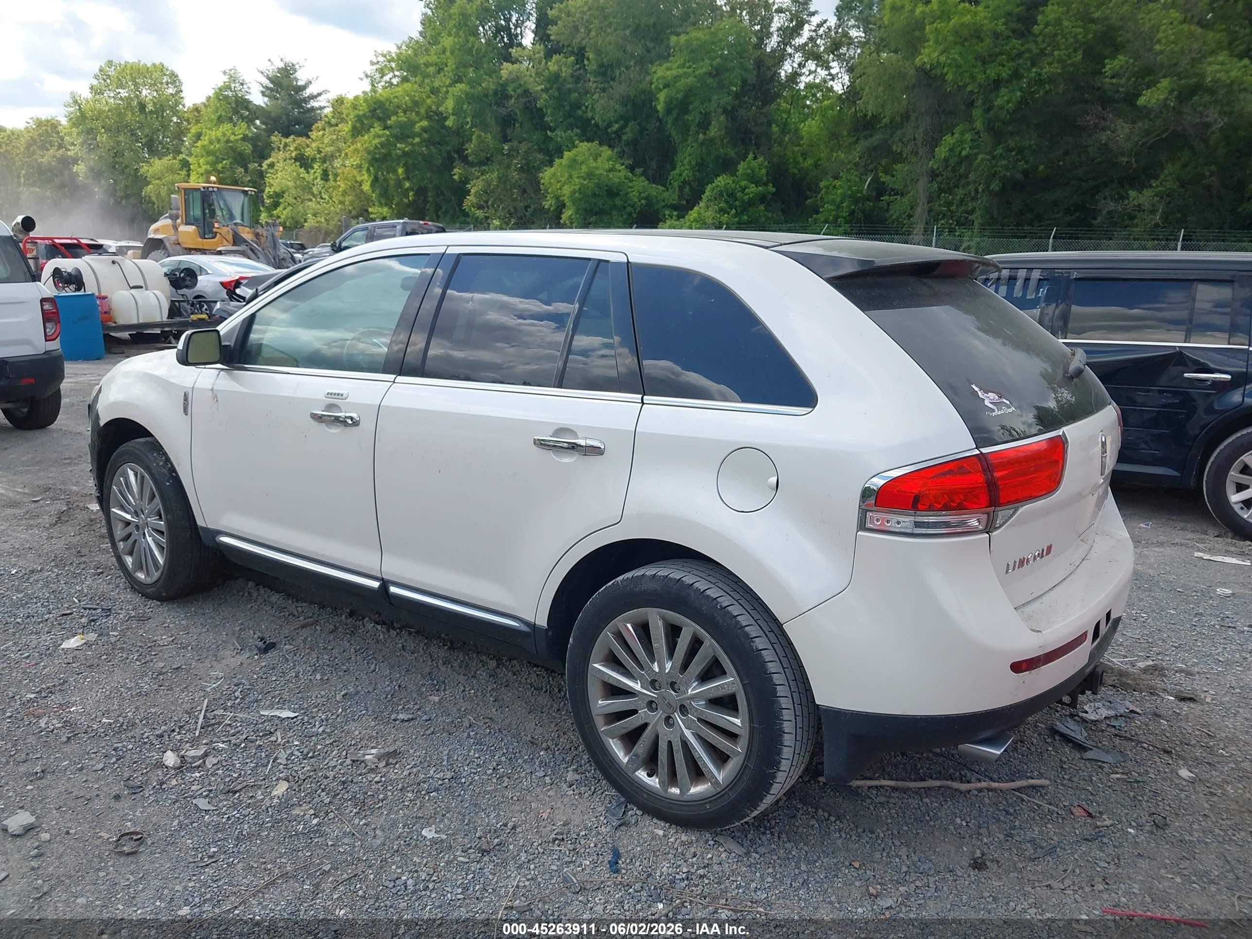 2011 Lincoln Mkx   White vin: 2LMDJ8JK8BBJ30669