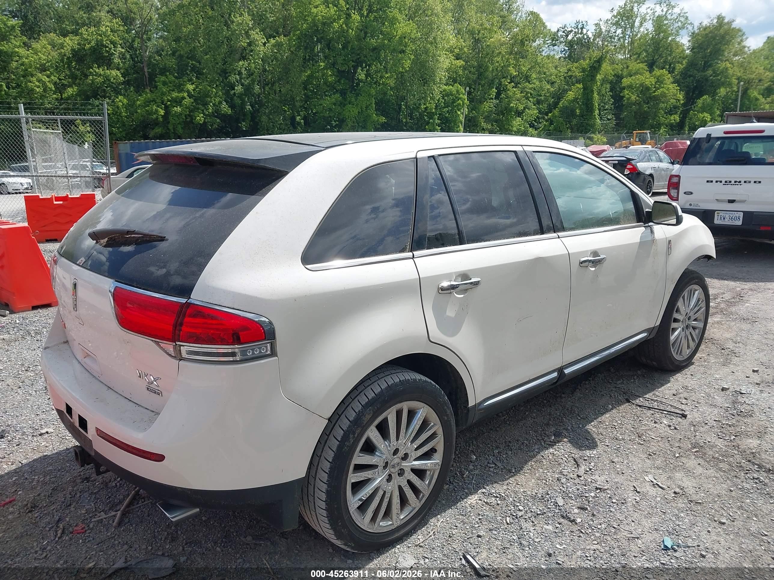 2011 Lincoln Mkx   White vin: 2LMDJ8JK8BBJ30669