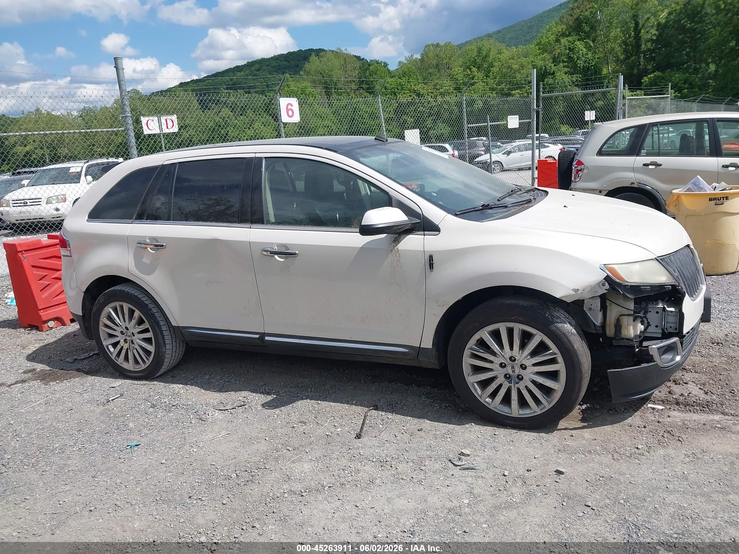 2011 Lincoln Mkx   White vin: 2LMDJ8JK8BBJ30669