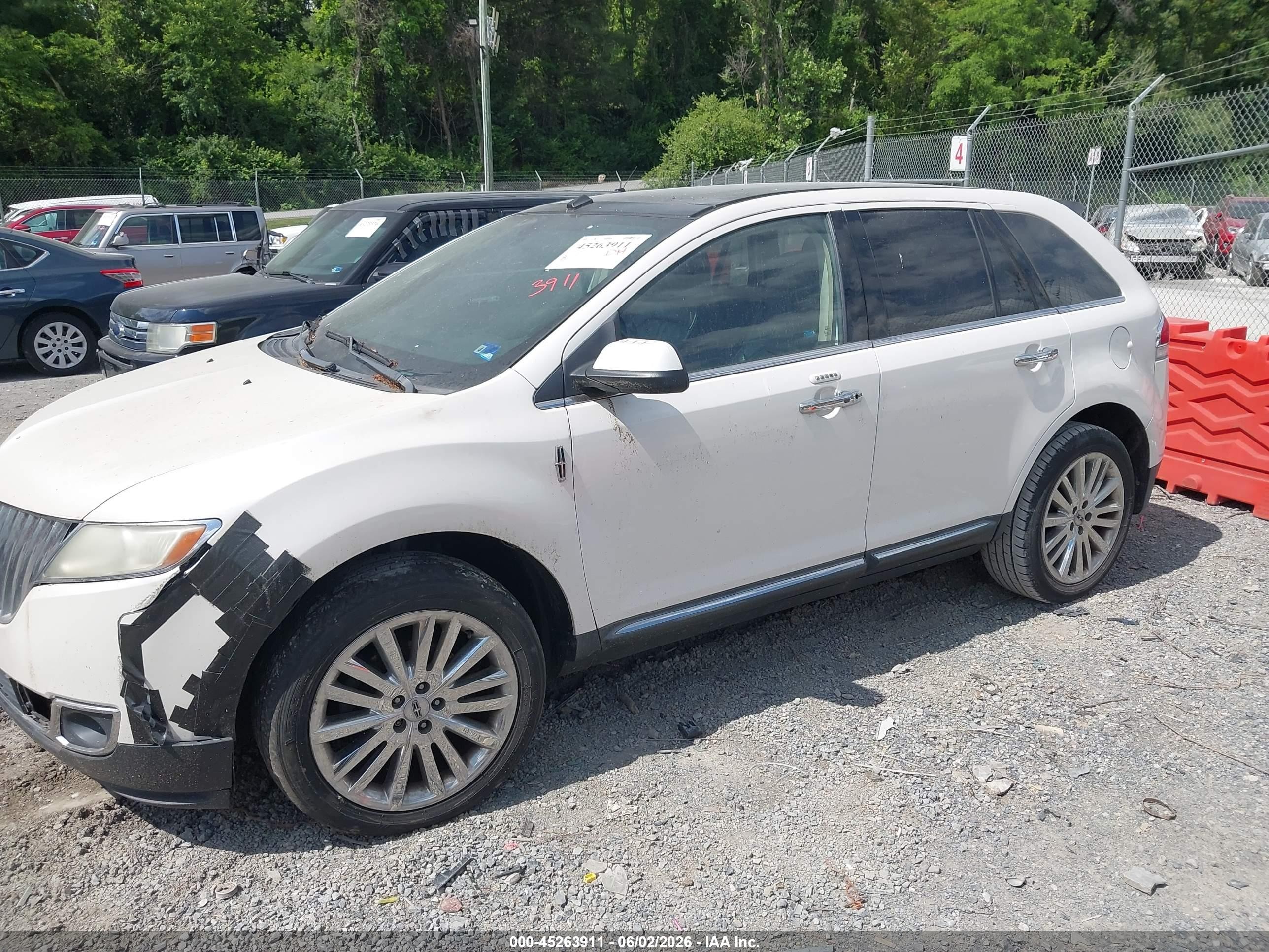2011 Lincoln Mkx   White vin: 2LMDJ8JK8BBJ30669