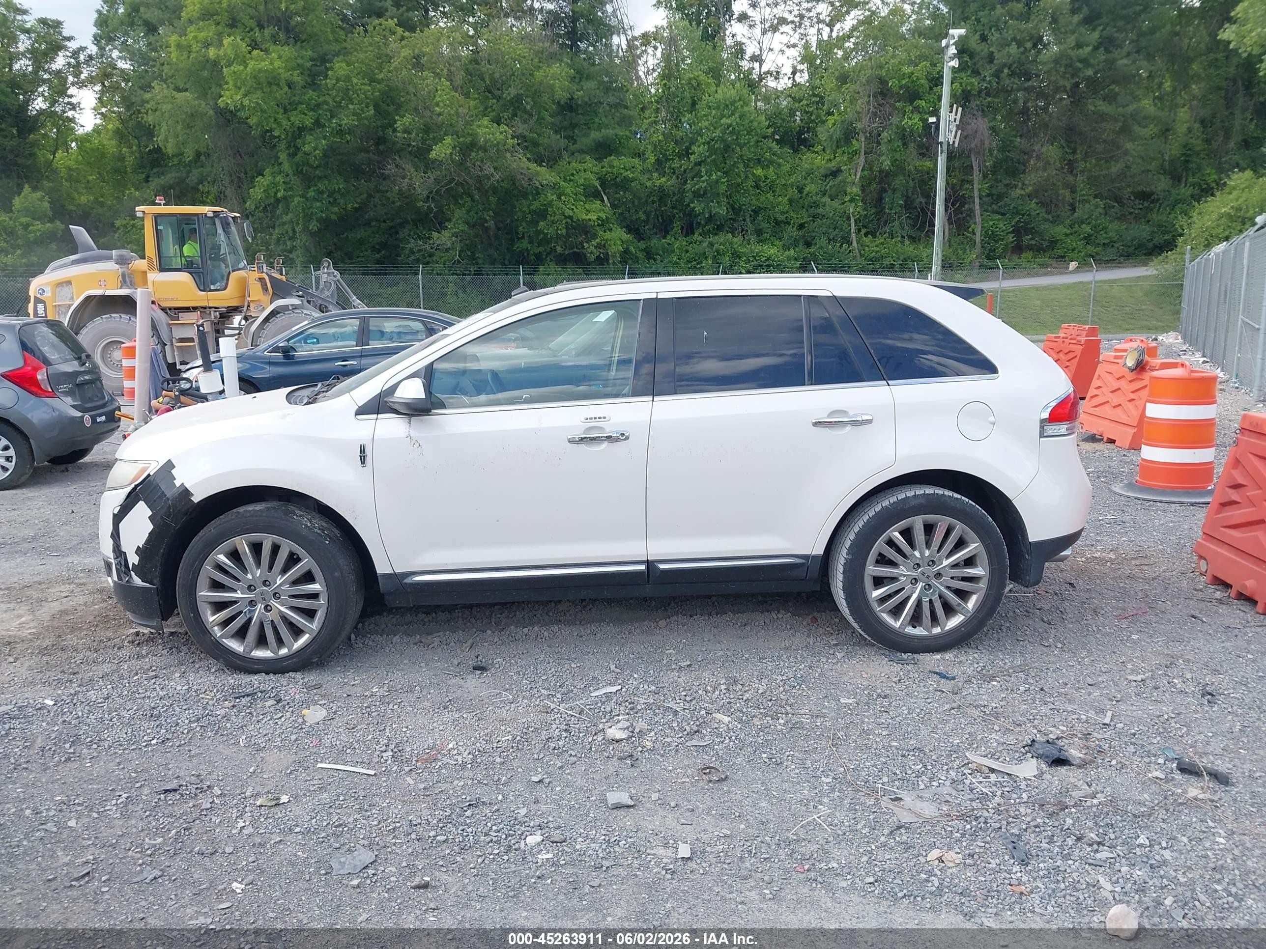2011 Lincoln Mkx   White vin: 2LMDJ8JK8BBJ30669