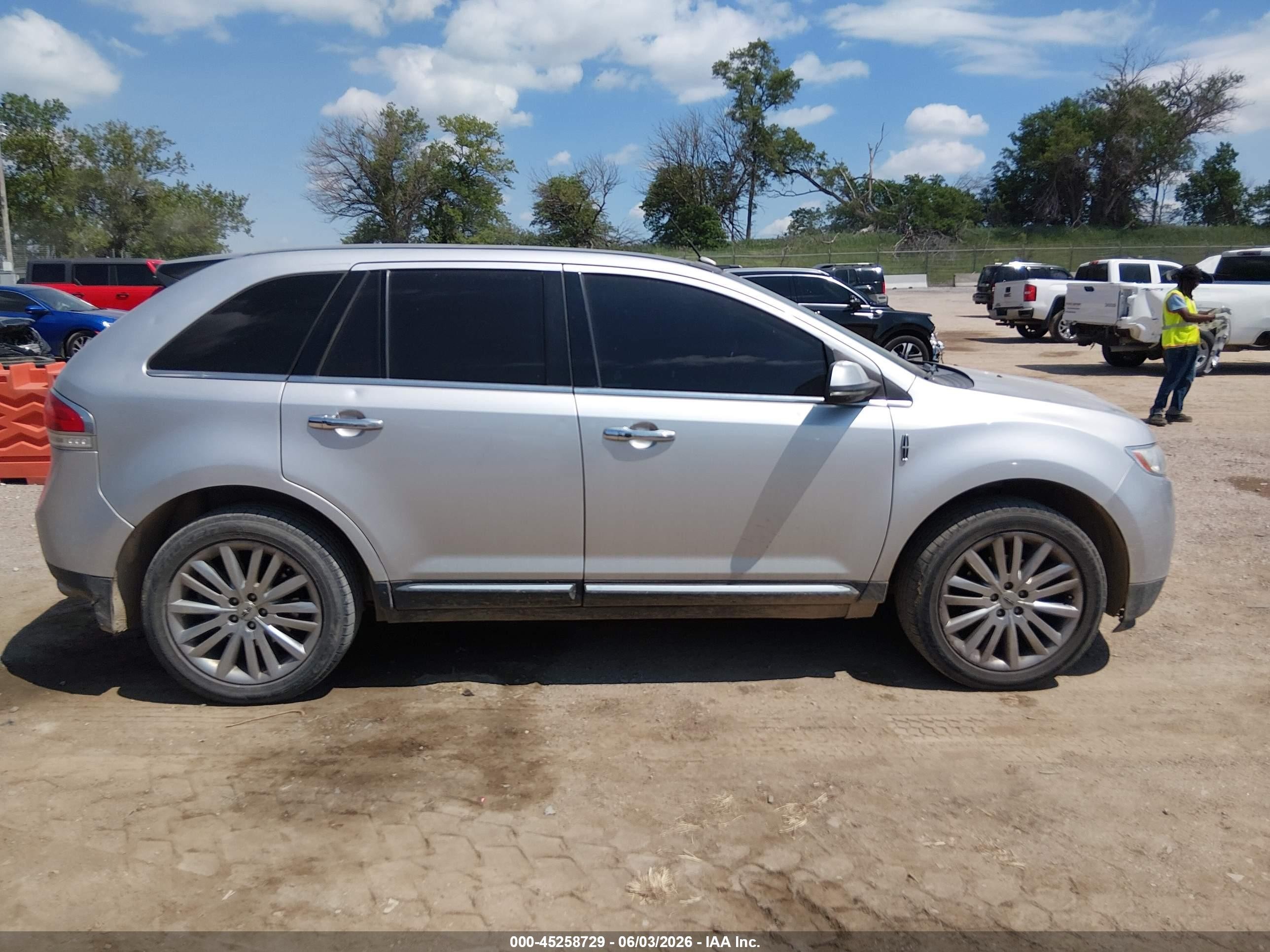 2013 Lincoln Mkx   Silver vin: 2LMDJ8JK8DBL00046