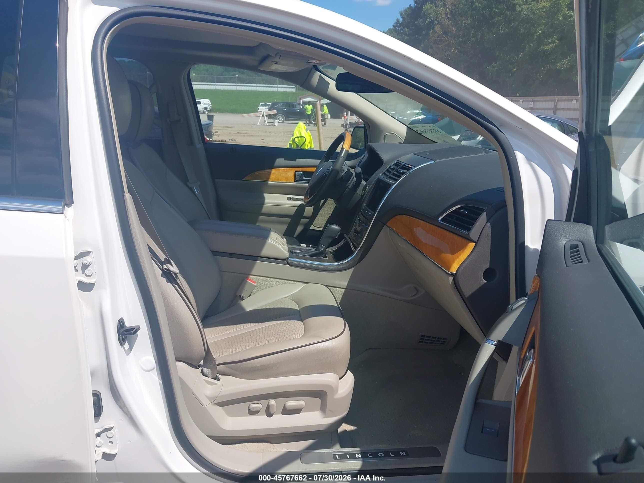 2013 Lincoln Mkx   White vin: 2LMDJ8JK8DBL21382