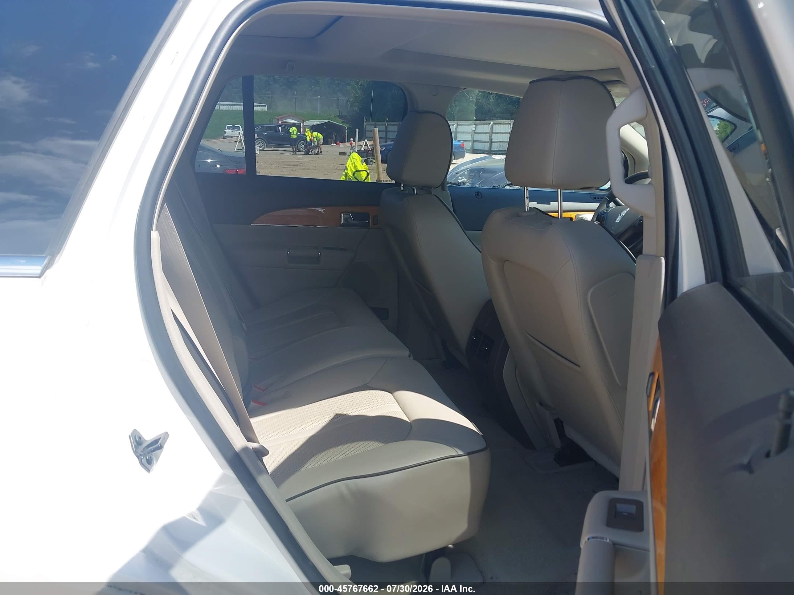 2013 Lincoln Mkx   White vin: 2LMDJ8JK8DBL21382