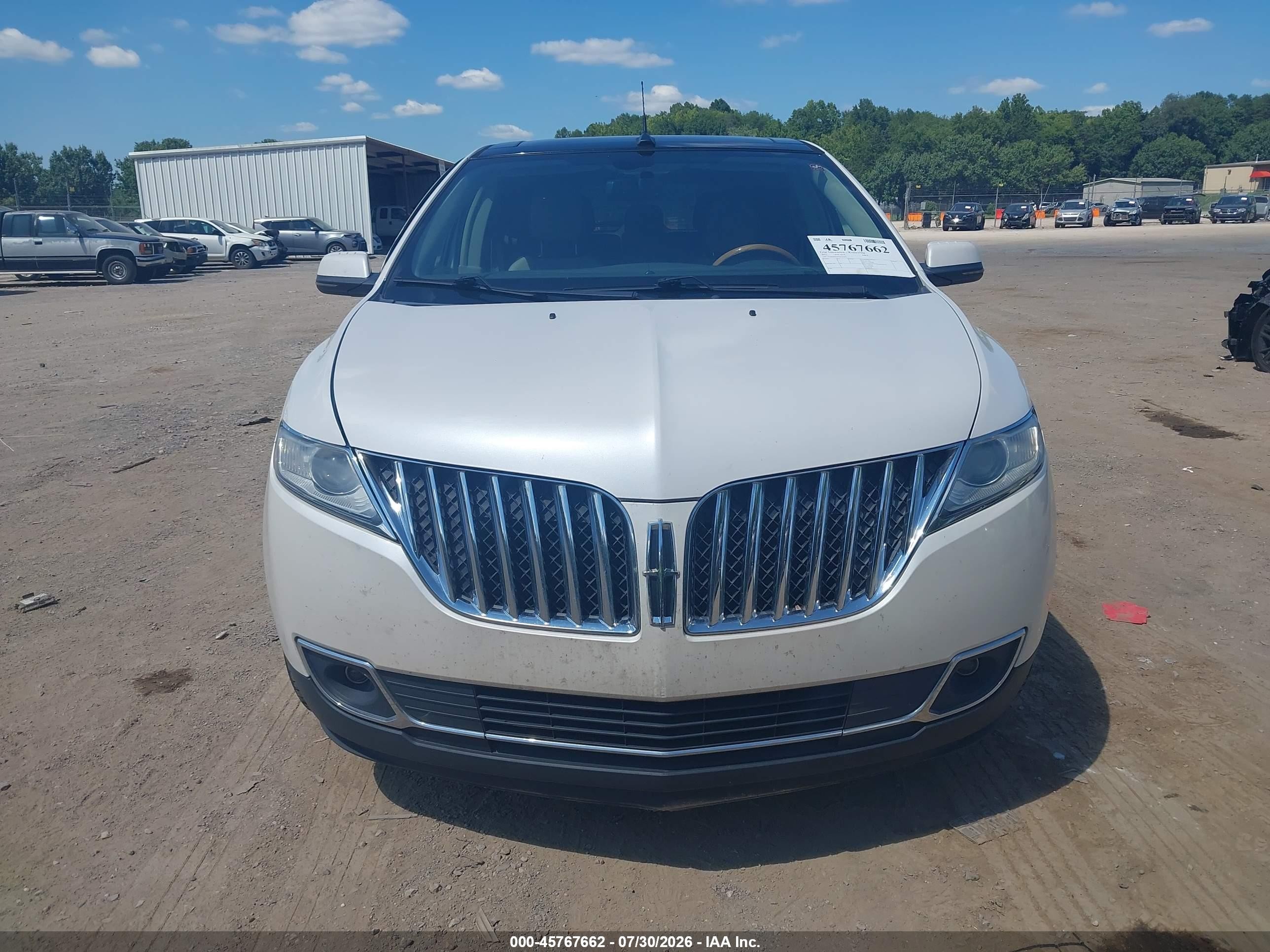 2013 Lincoln Mkx   White vin: 2LMDJ8JK8DBL21382