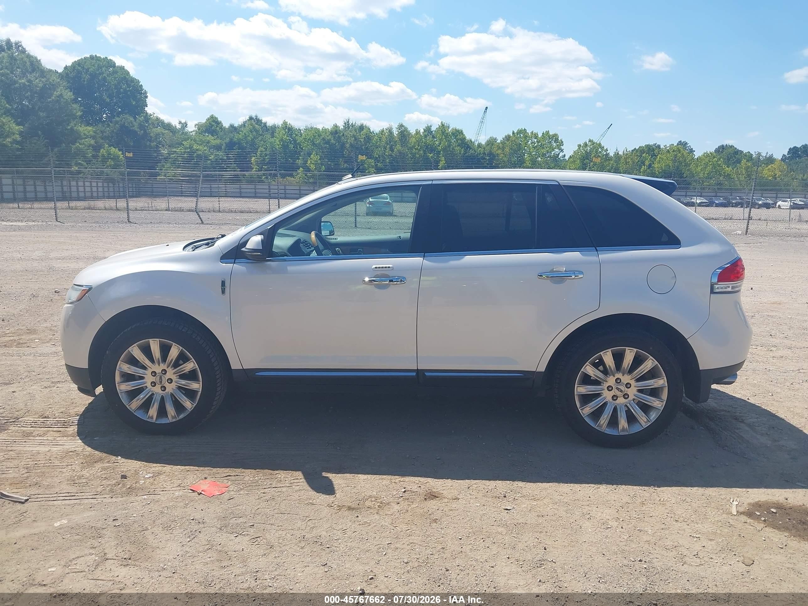 2013 Lincoln Mkx   White vin: 2LMDJ8JK8DBL21382