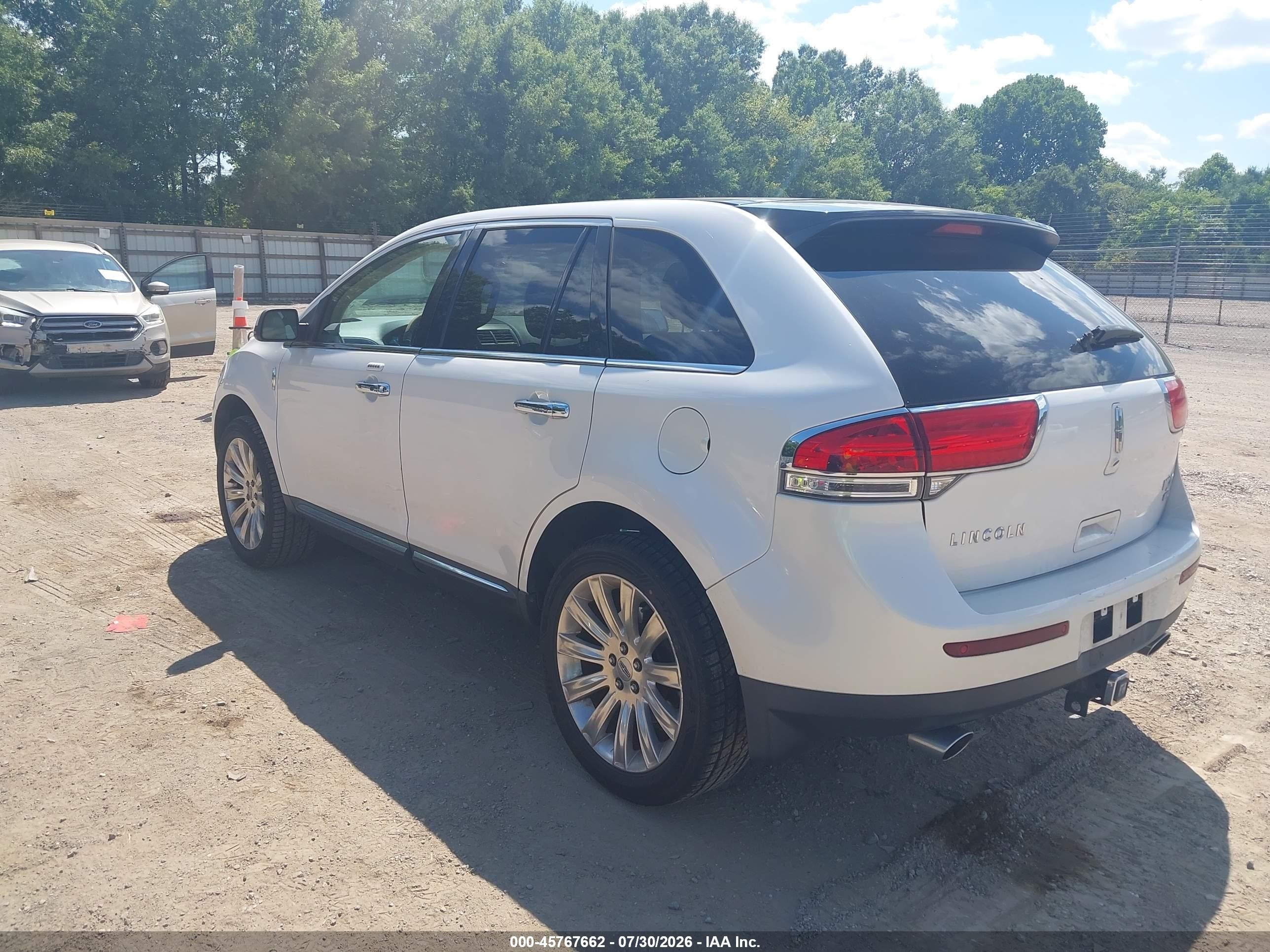 2013 Lincoln Mkx   White vin: 2LMDJ8JK8DBL21382