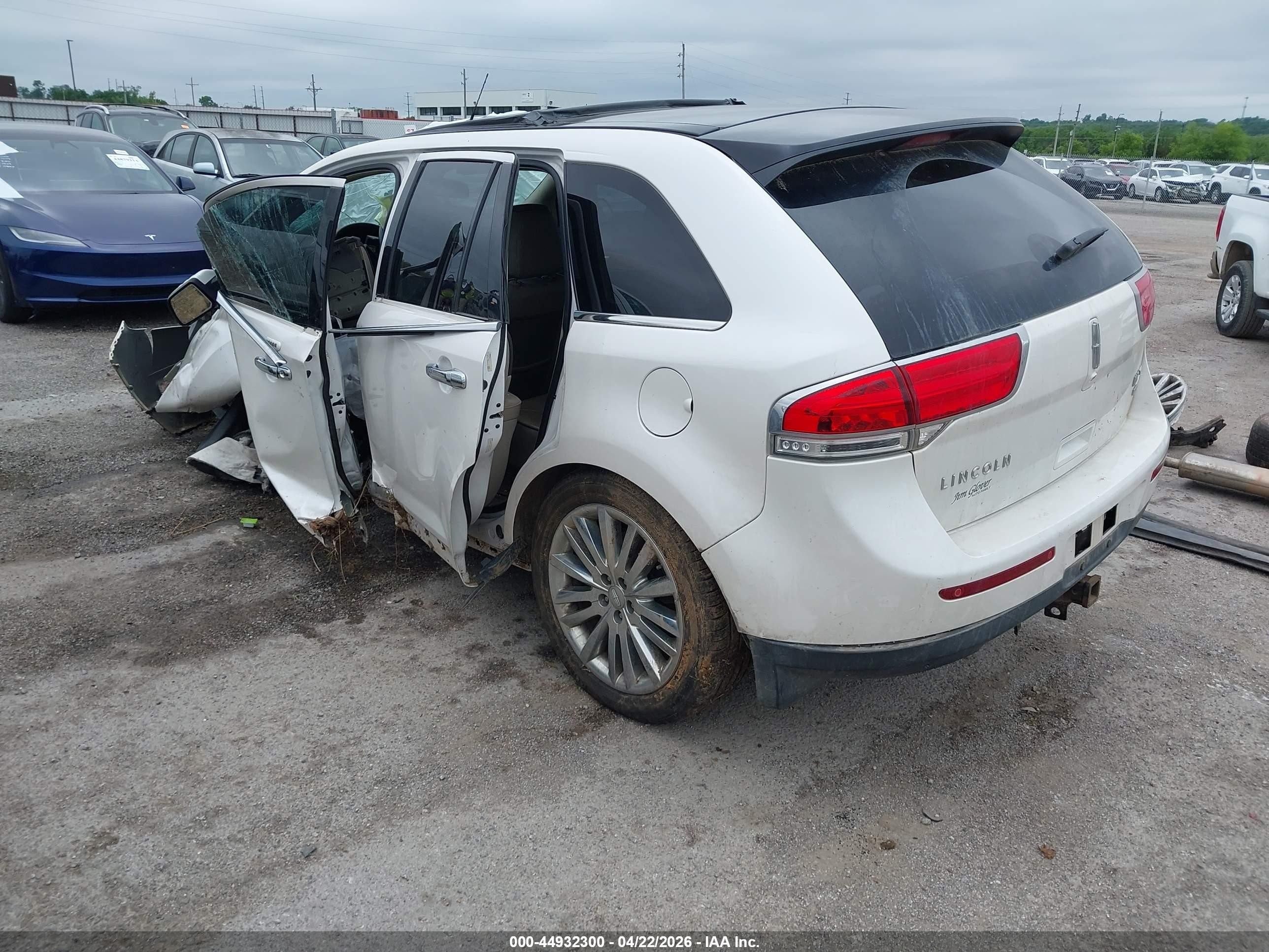 2015 Lincoln Mkx   White vin: 2LMDJ8JK8FBL26018