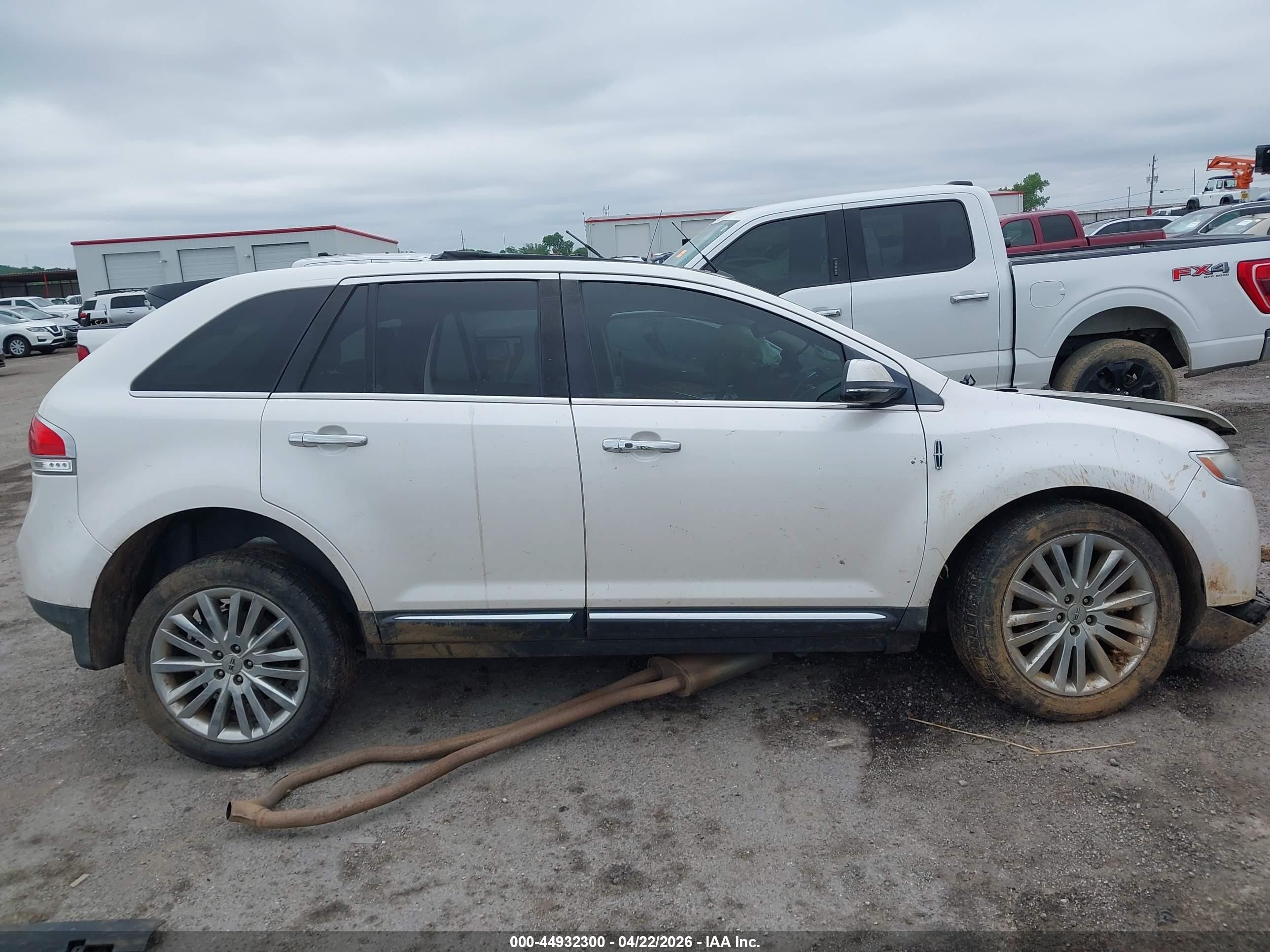 2015 Lincoln Mkx   White vin: 2LMDJ8JK8FBL26018