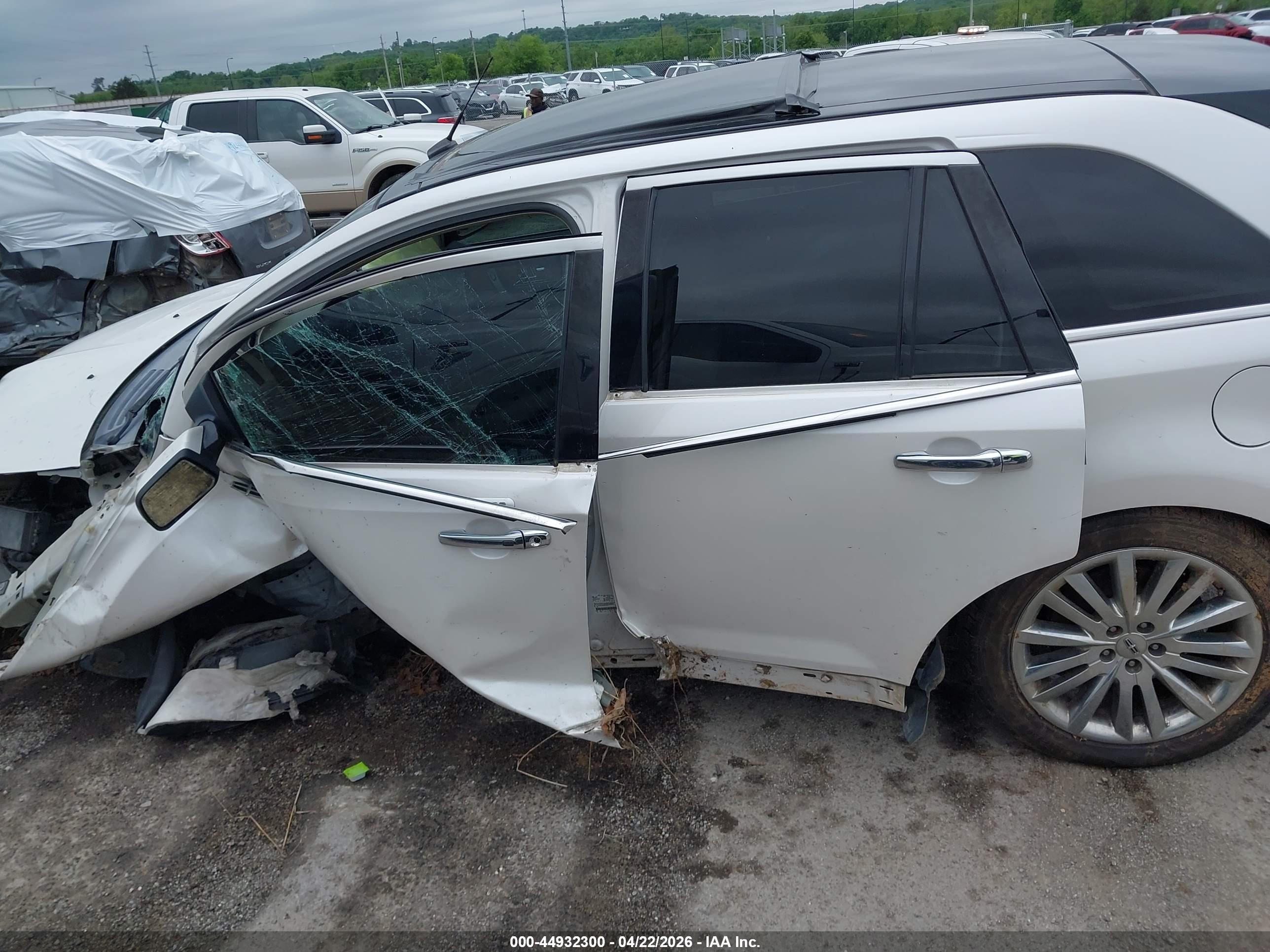 2015 Lincoln Mkx   White vin: 2LMDJ8JK8FBL26018