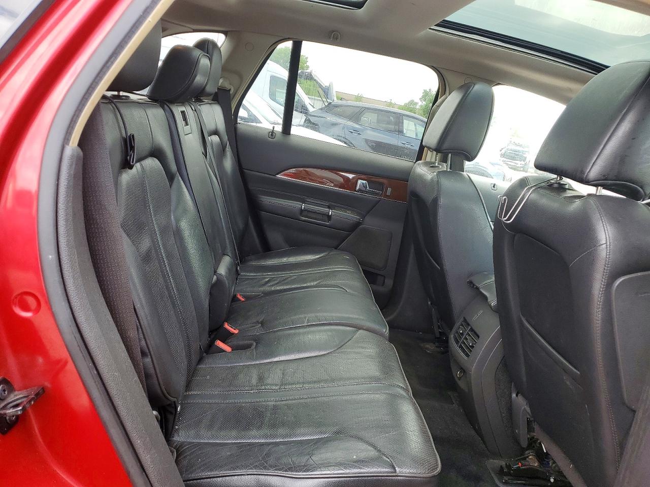 2011 Lincoln Mkx Red vin: 2LMDJ8JK9BBJ15680