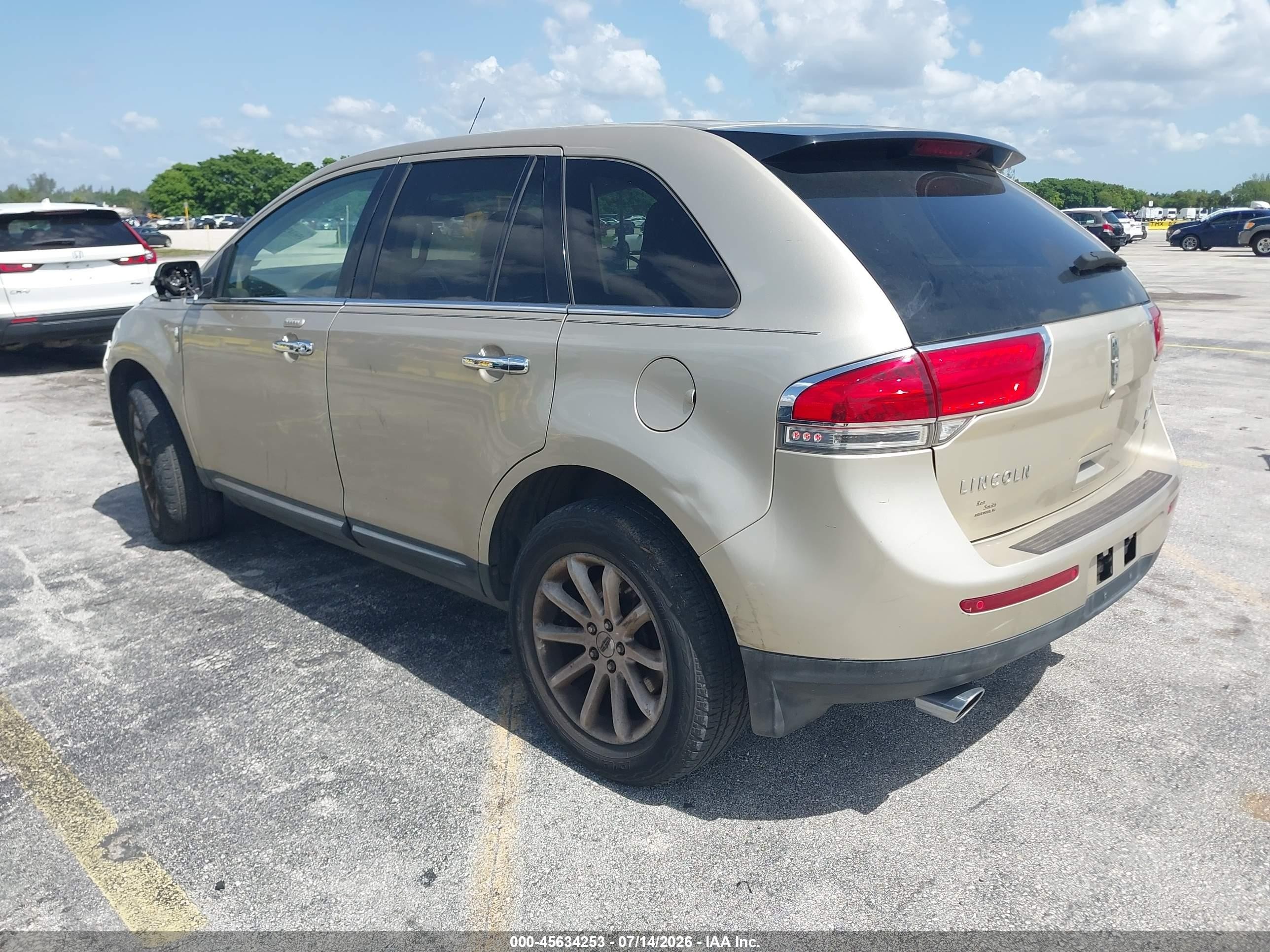 2011 Lincoln Mkx   Gold vin: 2LMDJ8JK9BBJ32379