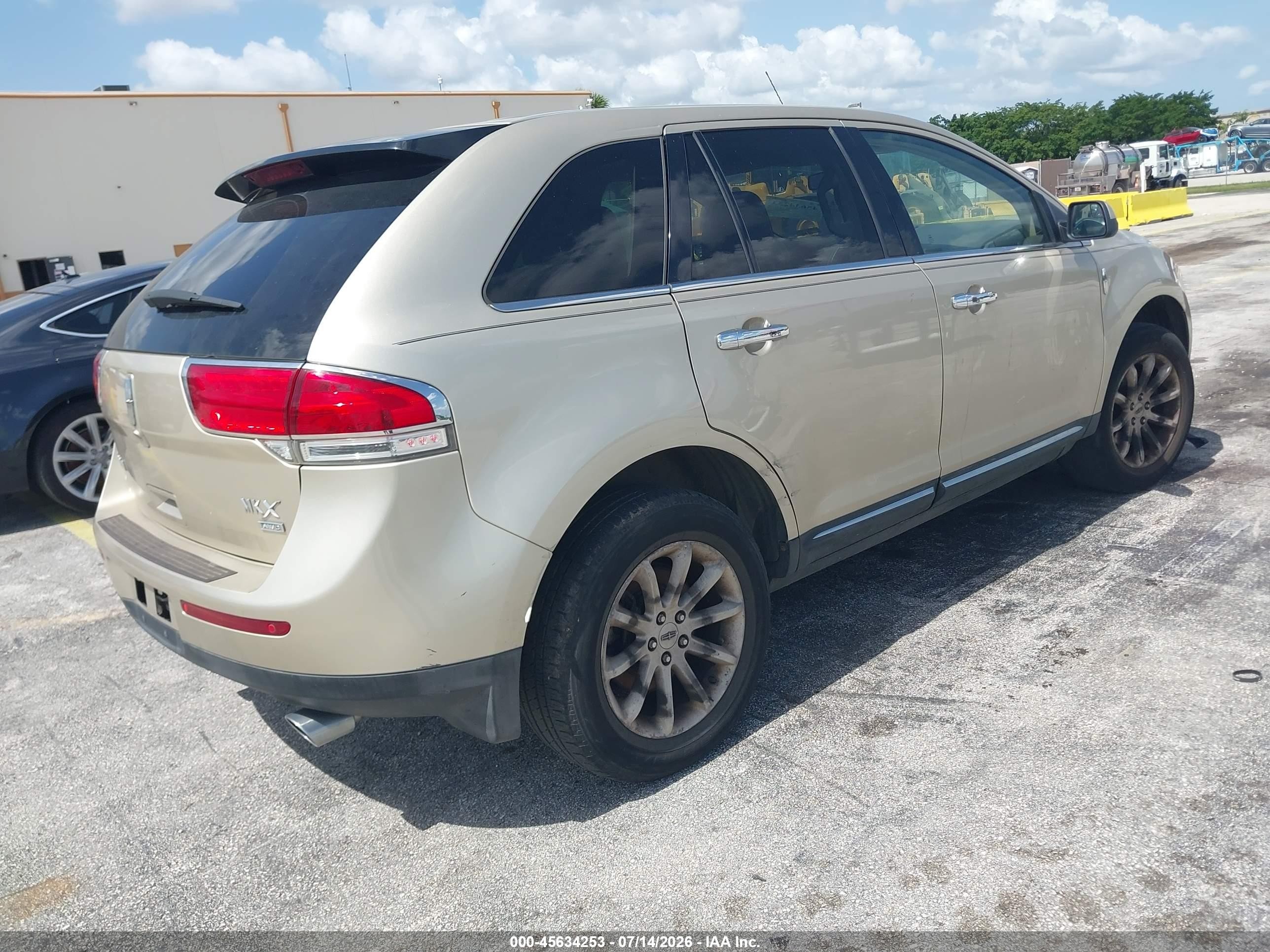 2011 Lincoln Mkx   Gold vin: 2LMDJ8JK9BBJ32379