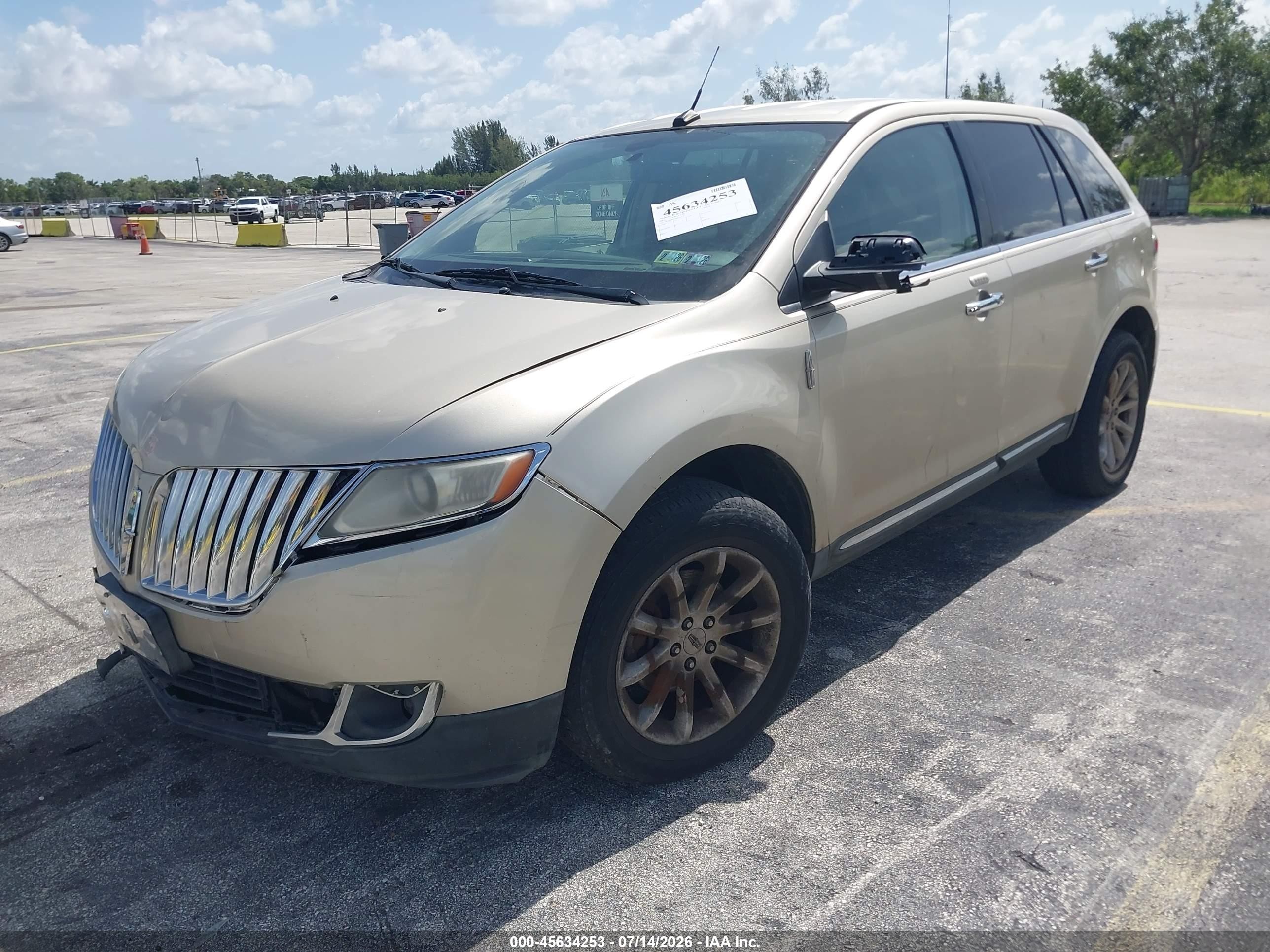 2011 Lincoln Mkx   Gold vin: 2LMDJ8JK9BBJ32379
