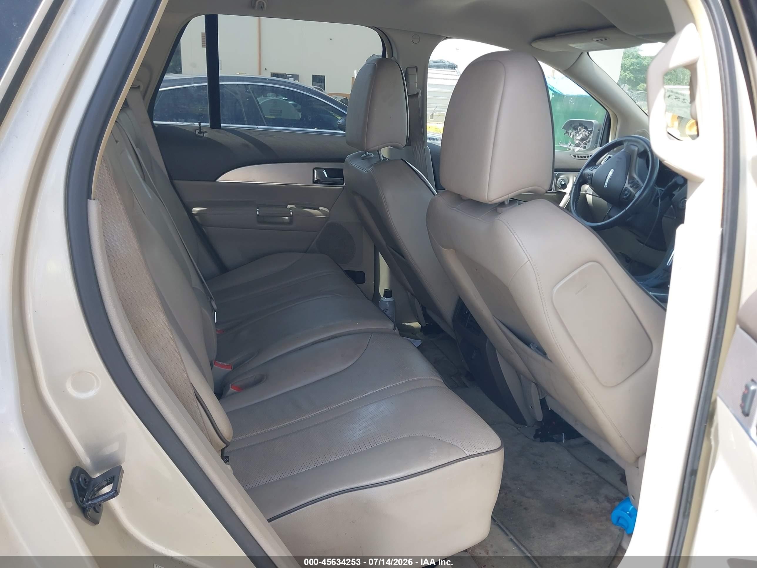 2011 Lincoln Mkx   Gold vin: 2LMDJ8JK9BBJ32379