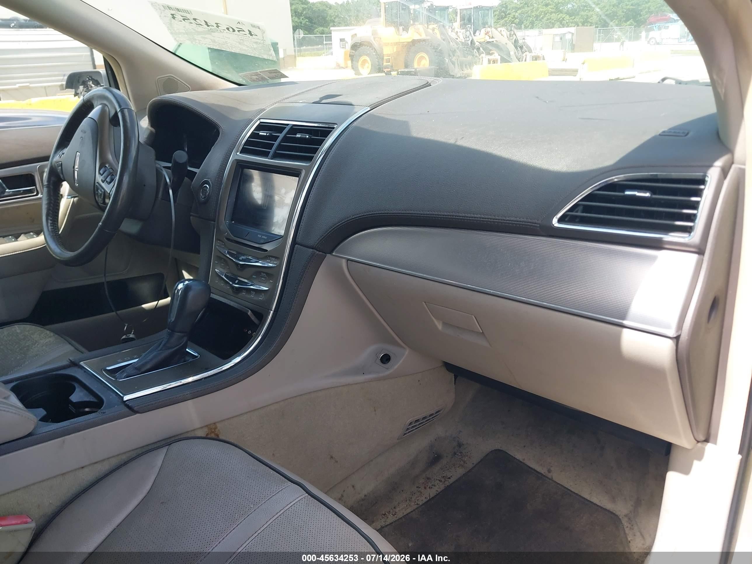 2011 Lincoln Mkx   Gold vin: 2LMDJ8JK9BBJ32379
