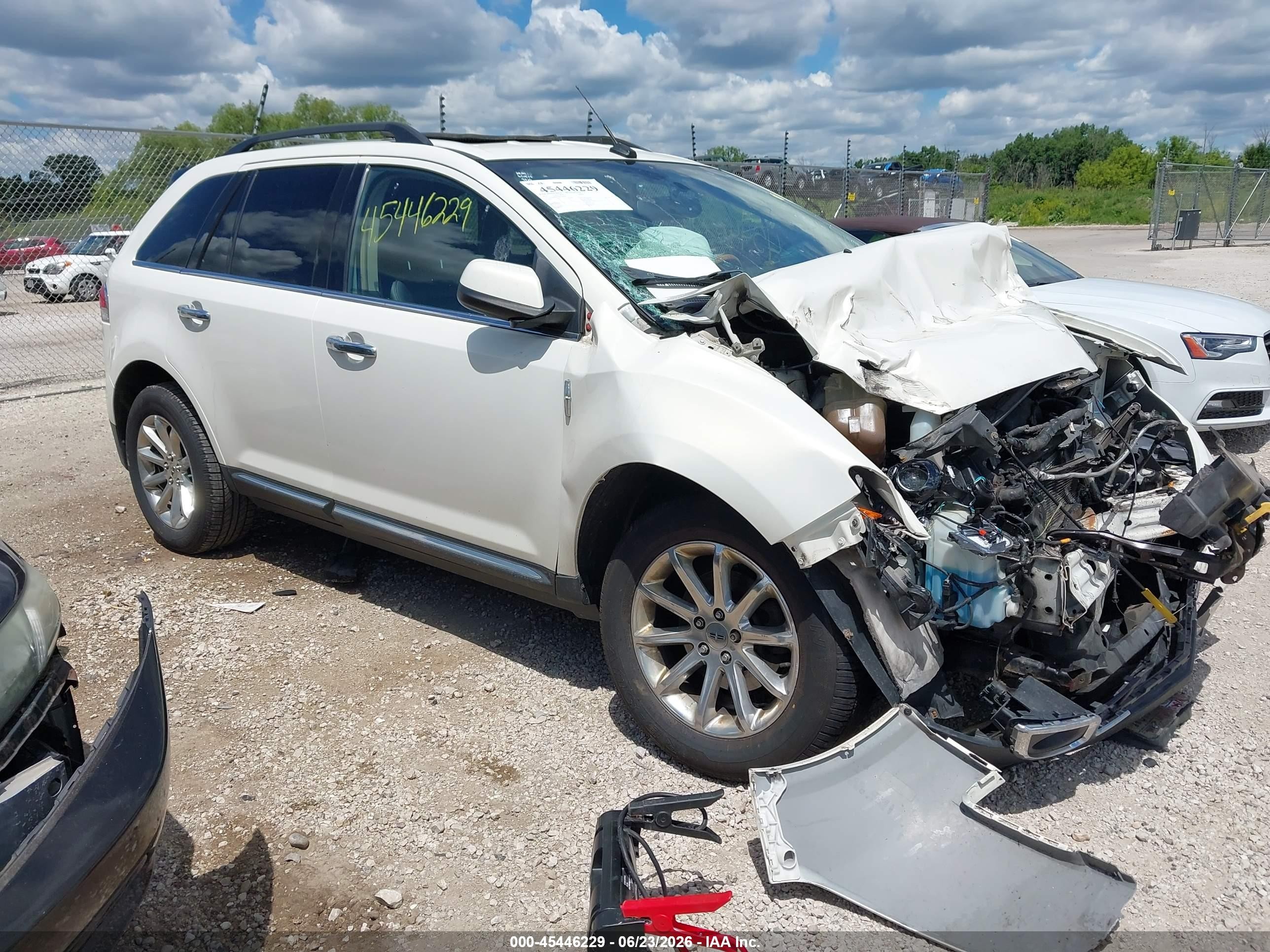 2013 Lincoln Mkx   White vin: 2LMDJ8JK9DBL04428