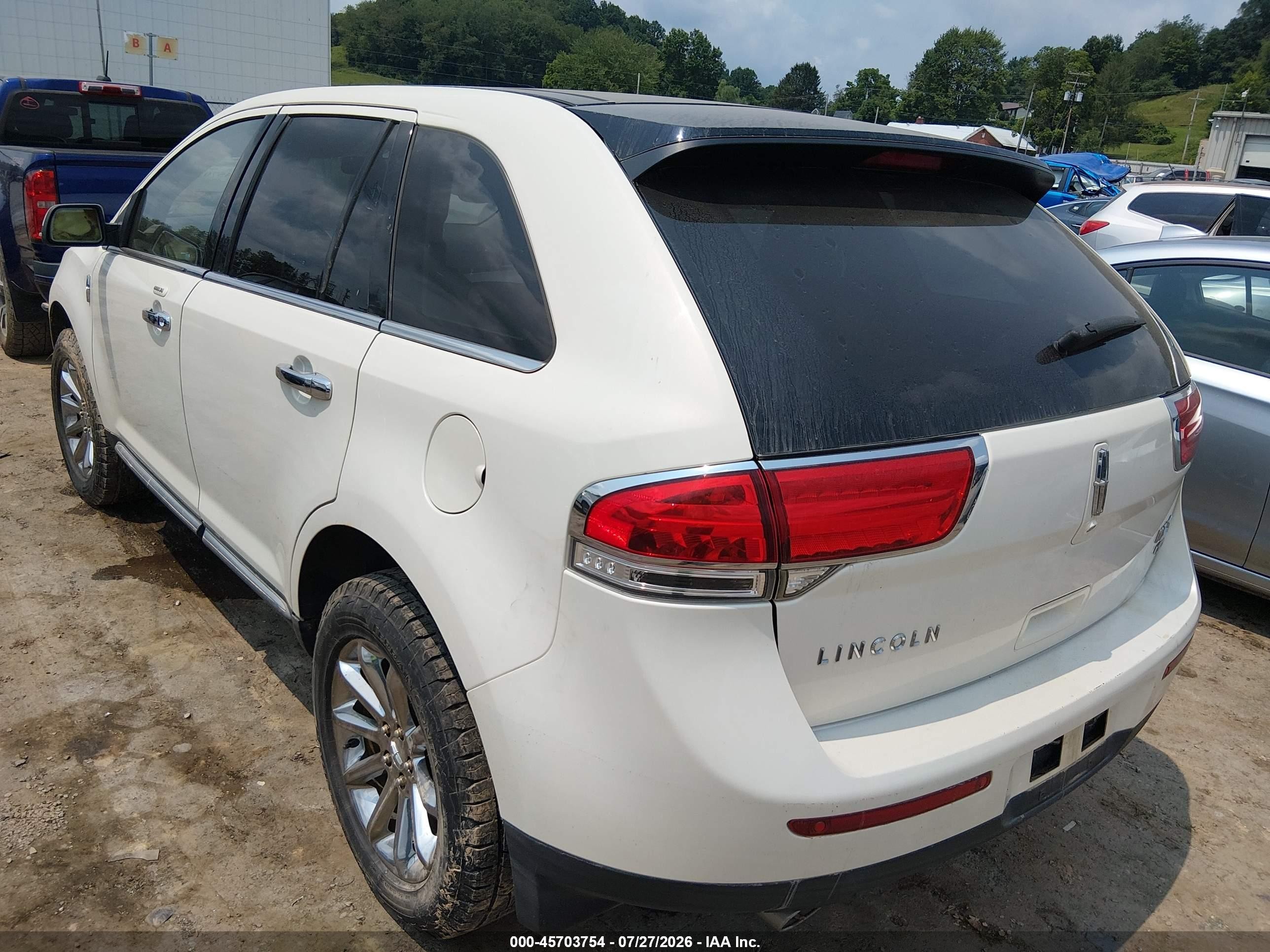 2013 Lincoln Mkx   White vin: 2LMDJ8JKXDBL13445