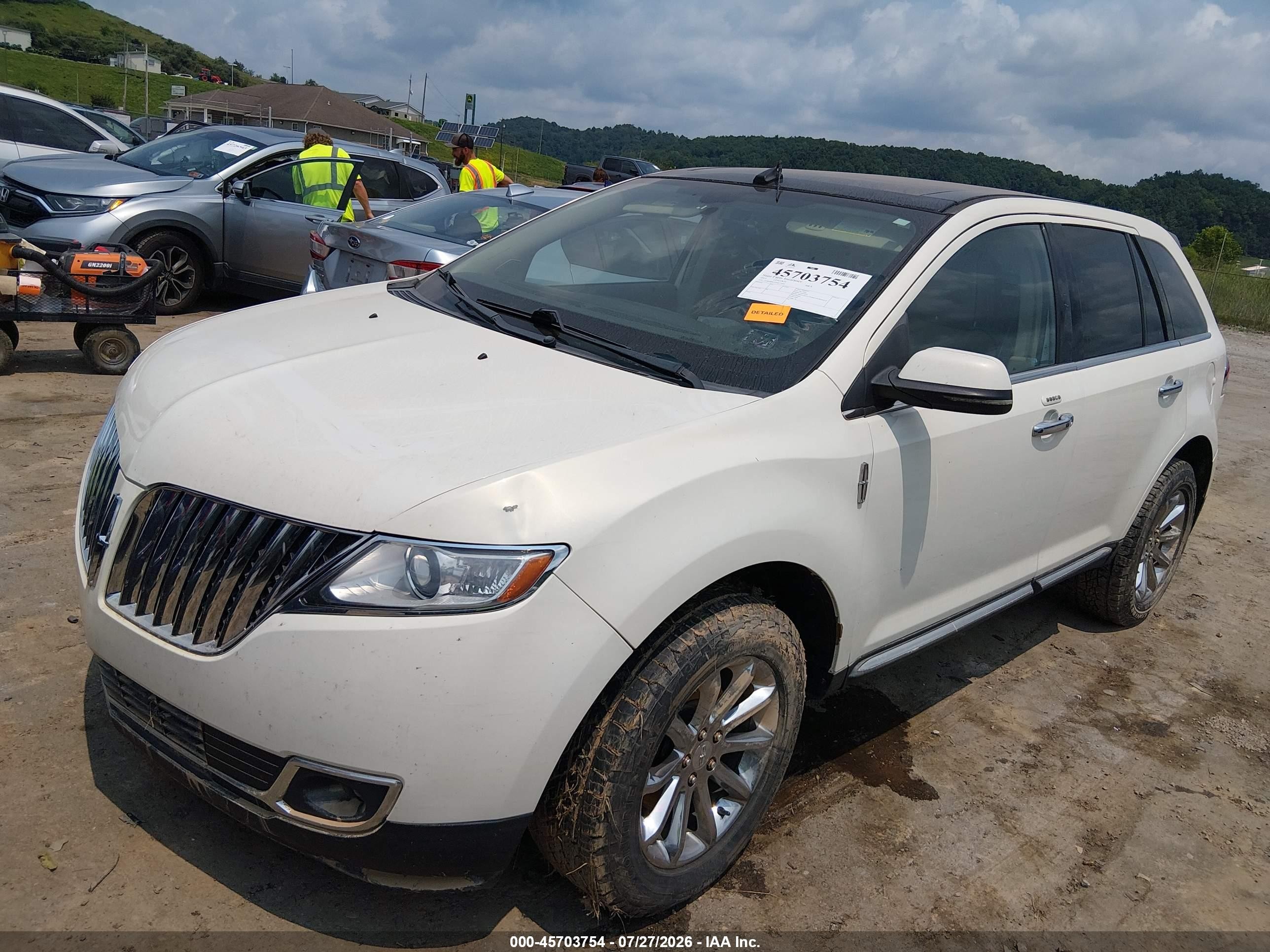 2013 Lincoln Mkx   White vin: 2LMDJ8JKXDBL13445