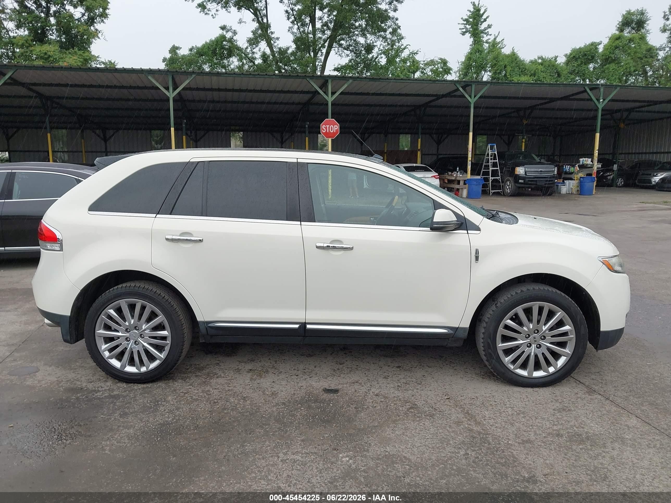 2013 Lincoln Mkx   White vin: 2LMDJ8JKXDBL27510