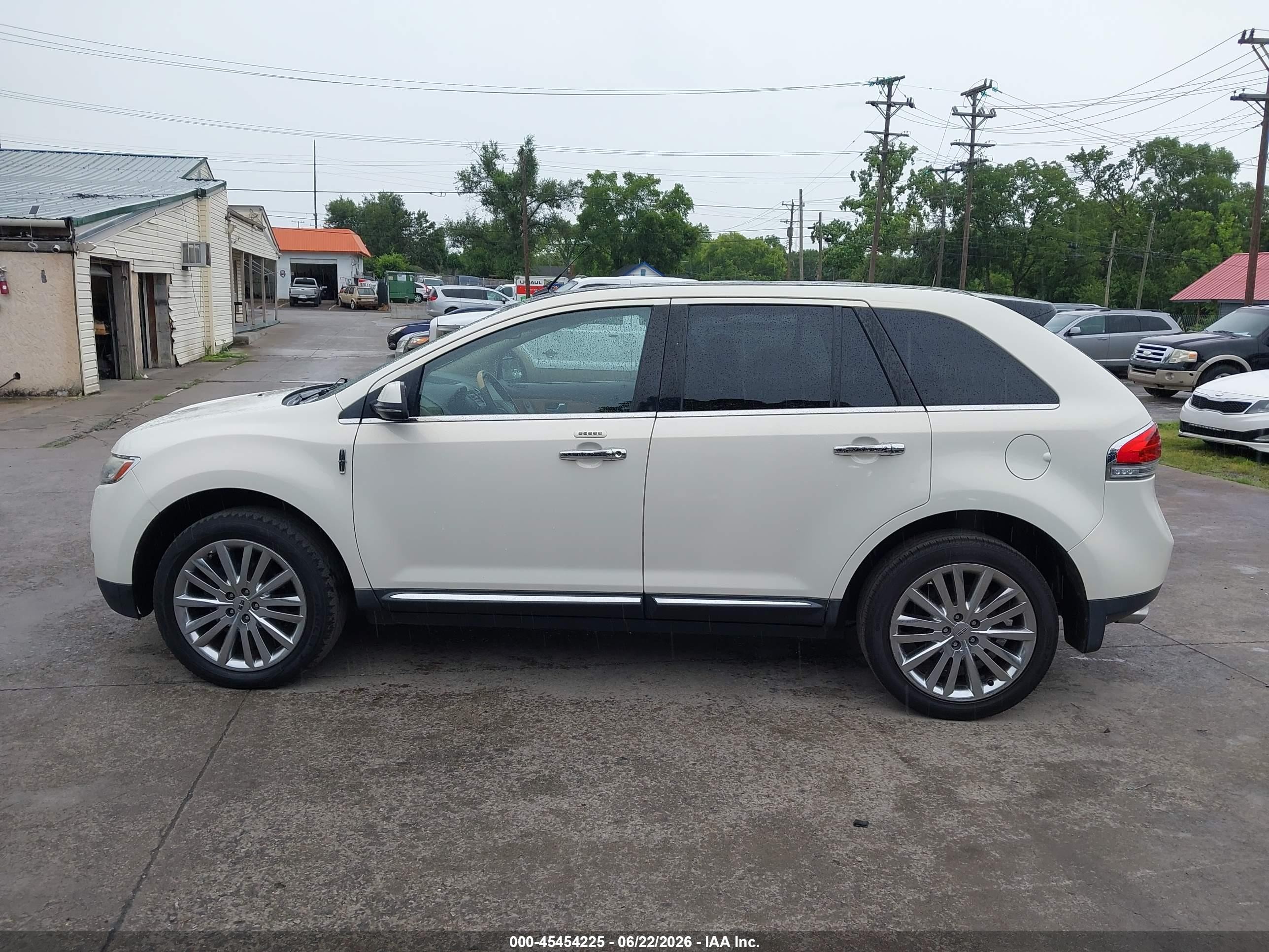 2013 Lincoln Mkx   White vin: 2LMDJ8JKXDBL27510