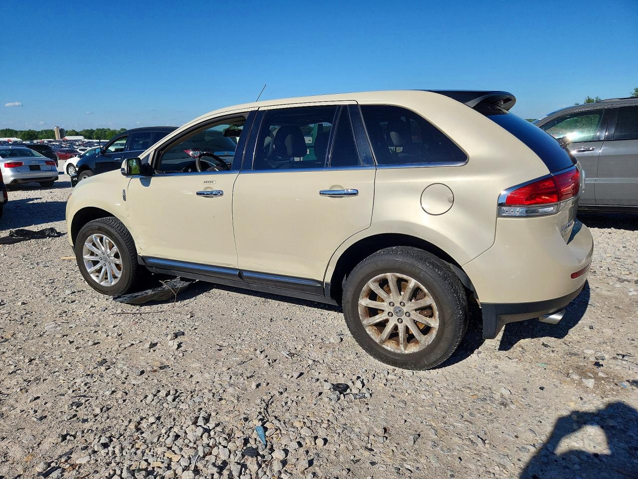 2015 Lincoln Mkx Cream vin: 2LMDJ8JKXFBL20348