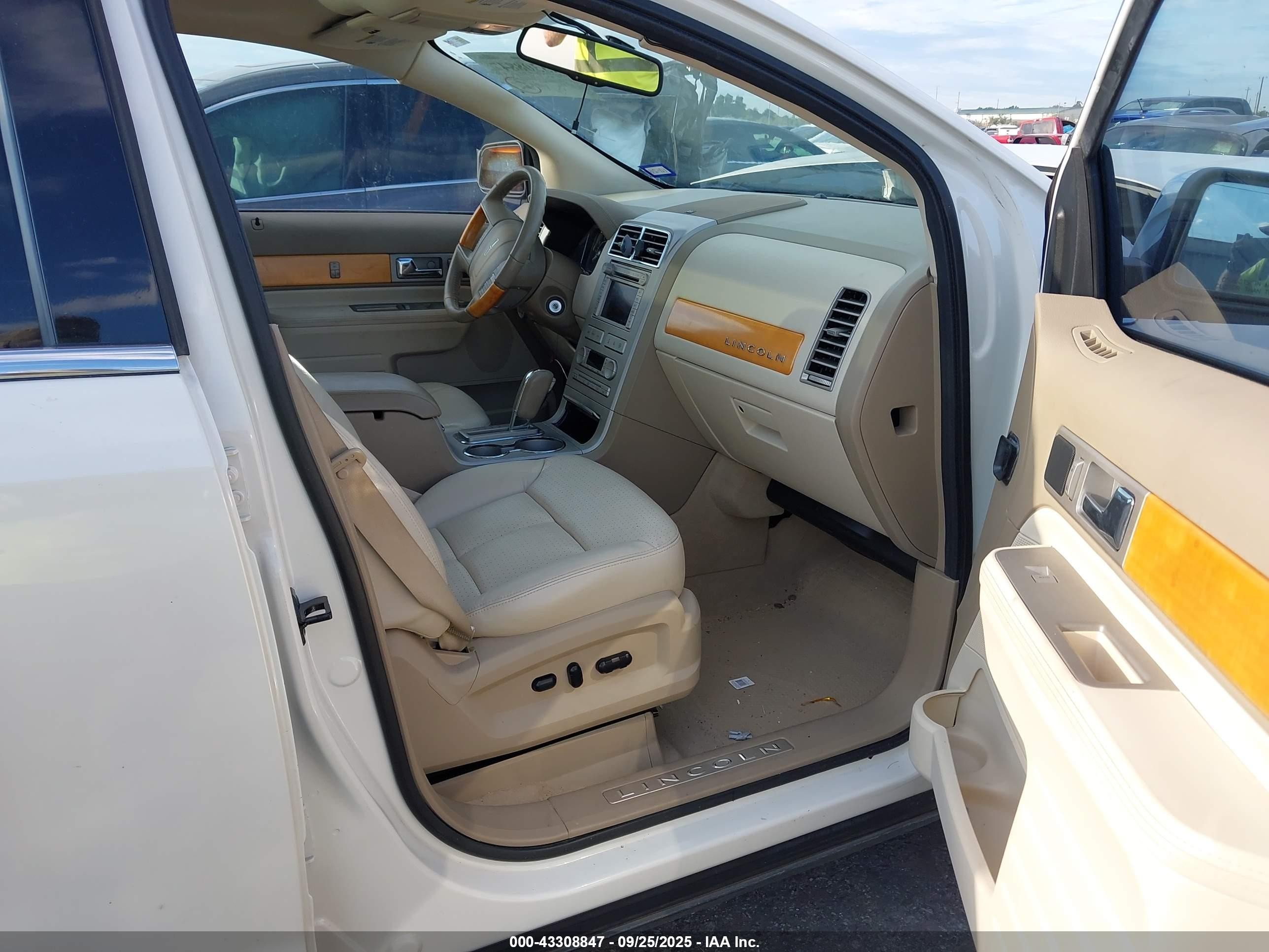 2007 Lincoln Mkx   White vin: 2LMDU68C37BJ02893