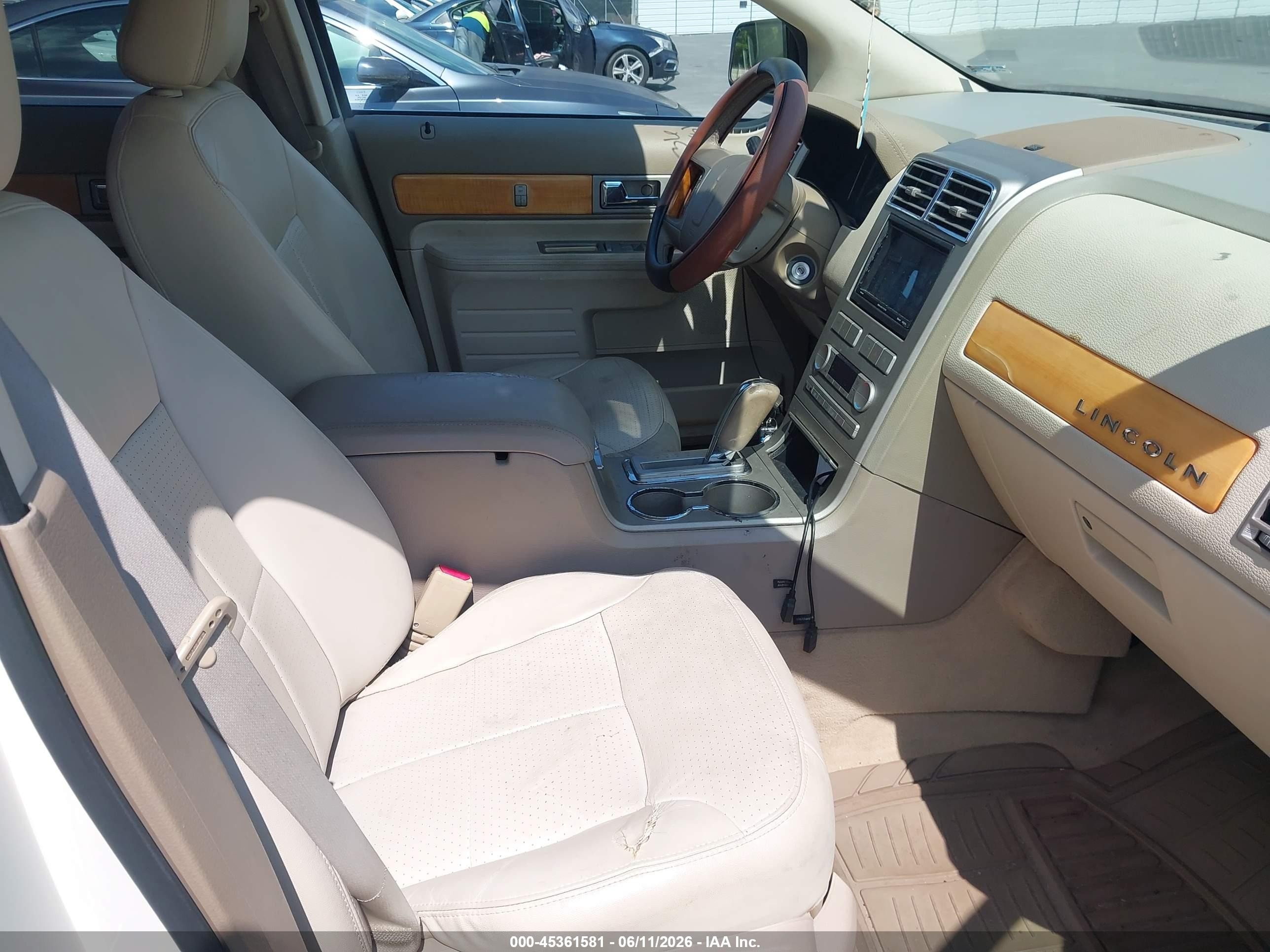 2007 Lincoln Mkx   White vin: 2LMDU68C37BJ27289