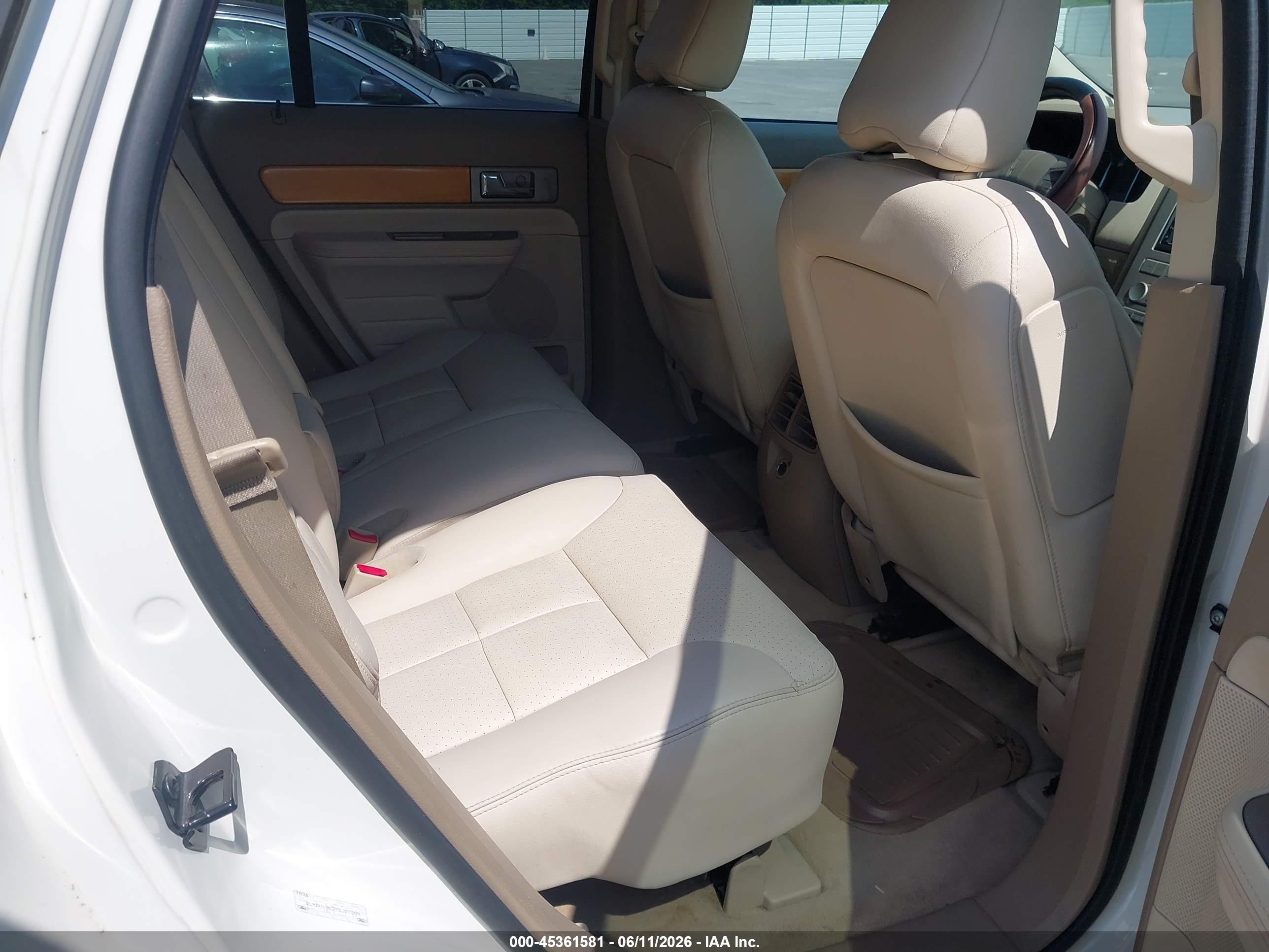 2007 Lincoln Mkx   White vin: 2LMDU68C37BJ27289