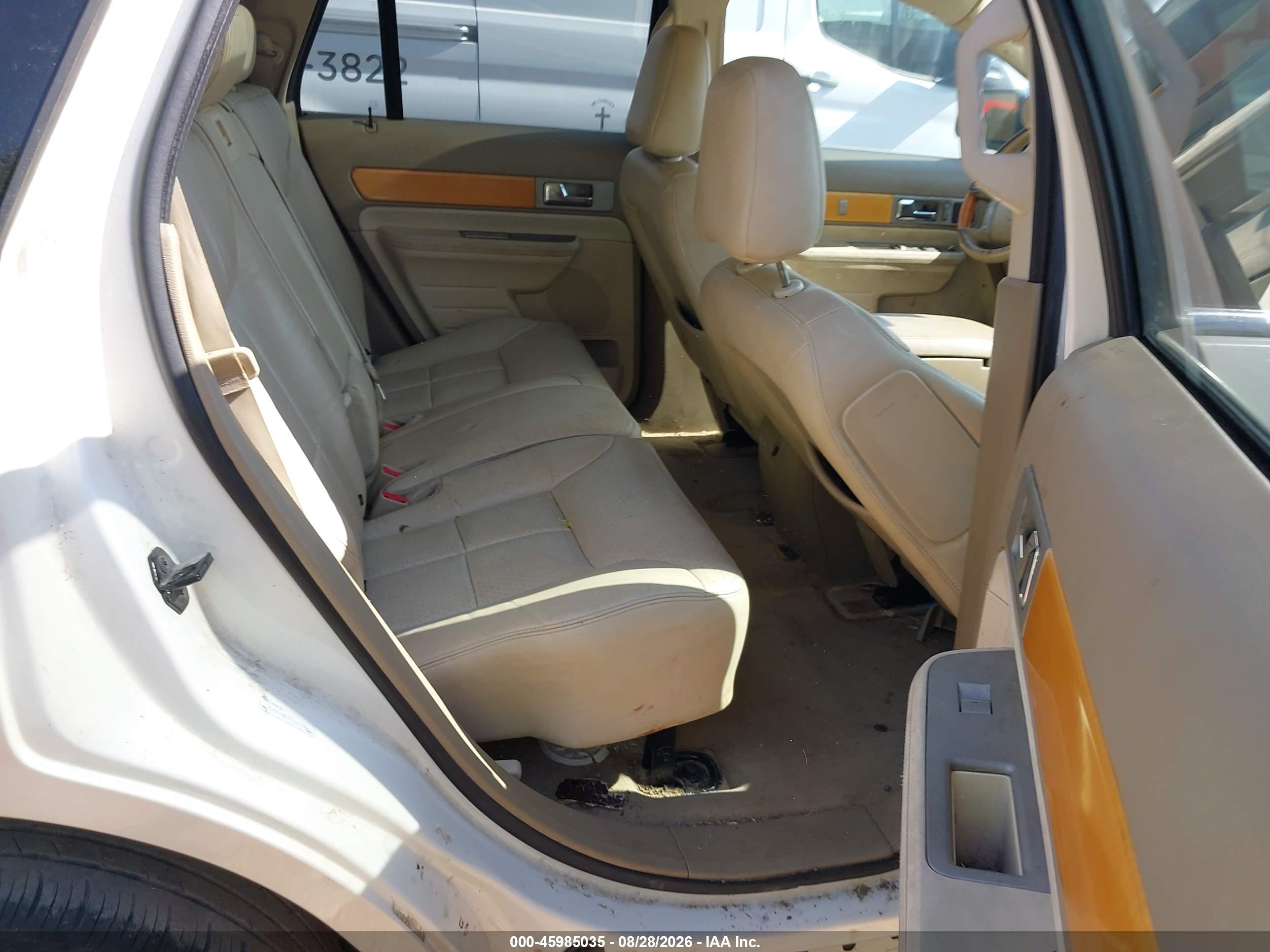 2007 Lincoln Mkx   White vin: 2LMDU68C37BJ34002